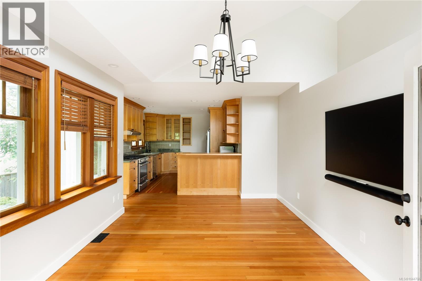 2168 Bartlett Ave - 8