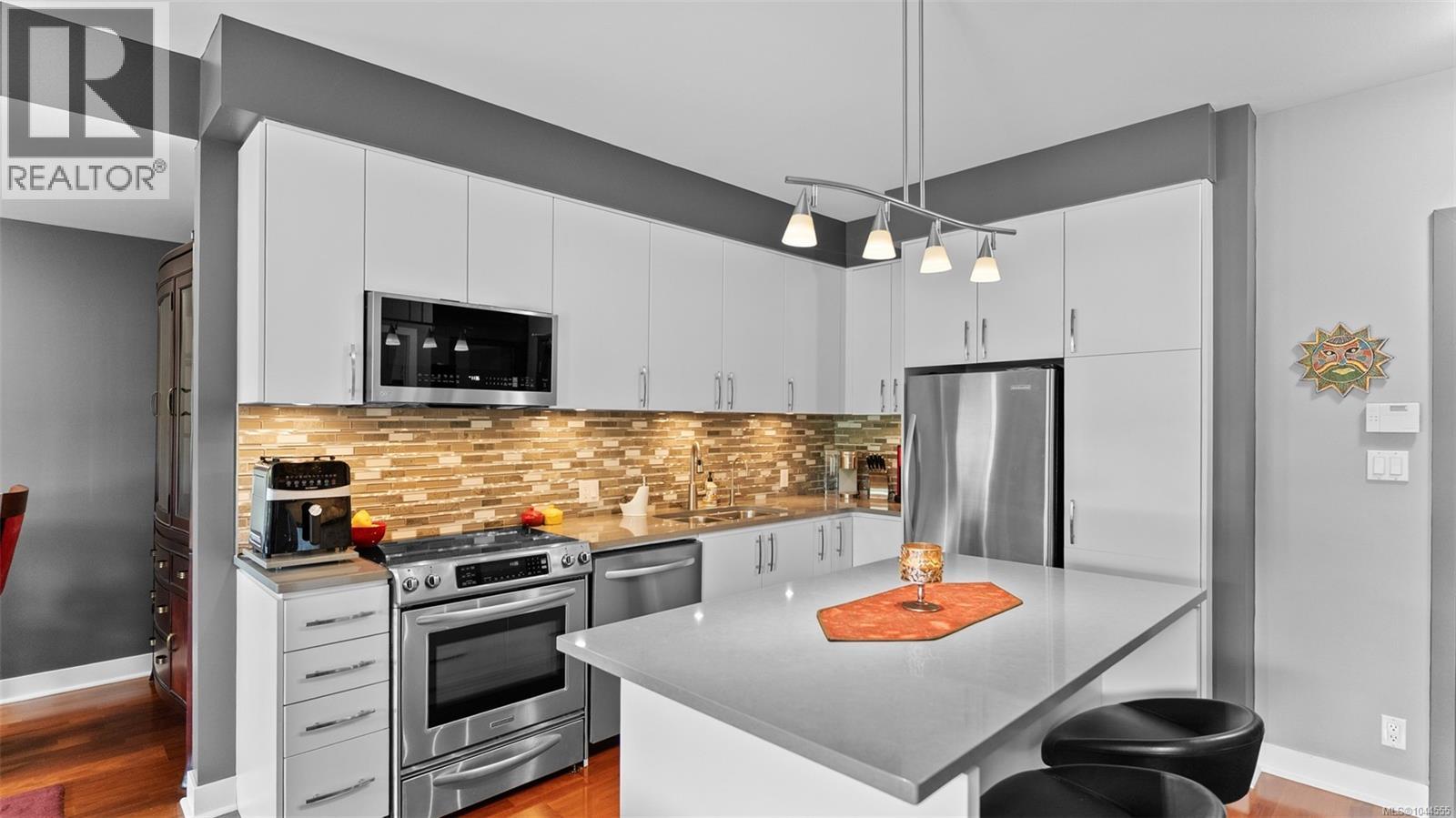 #203 1375 Bear Mountain Pkwy - 7