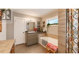 8 Mcquarrie Blvd., Gore Bay, ON P0P1H0 Photo 68