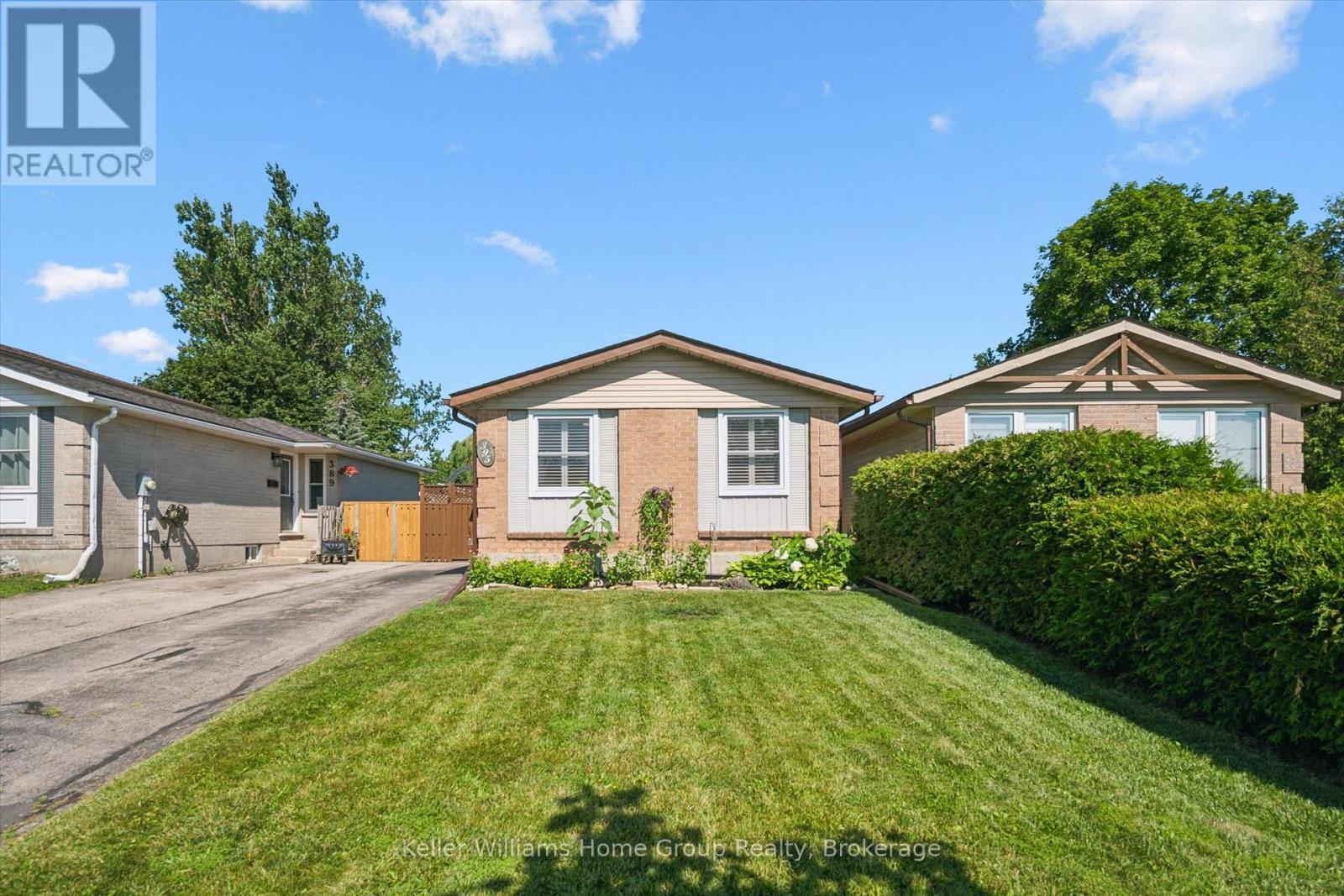 395 STRATHALLAN STREET - 1