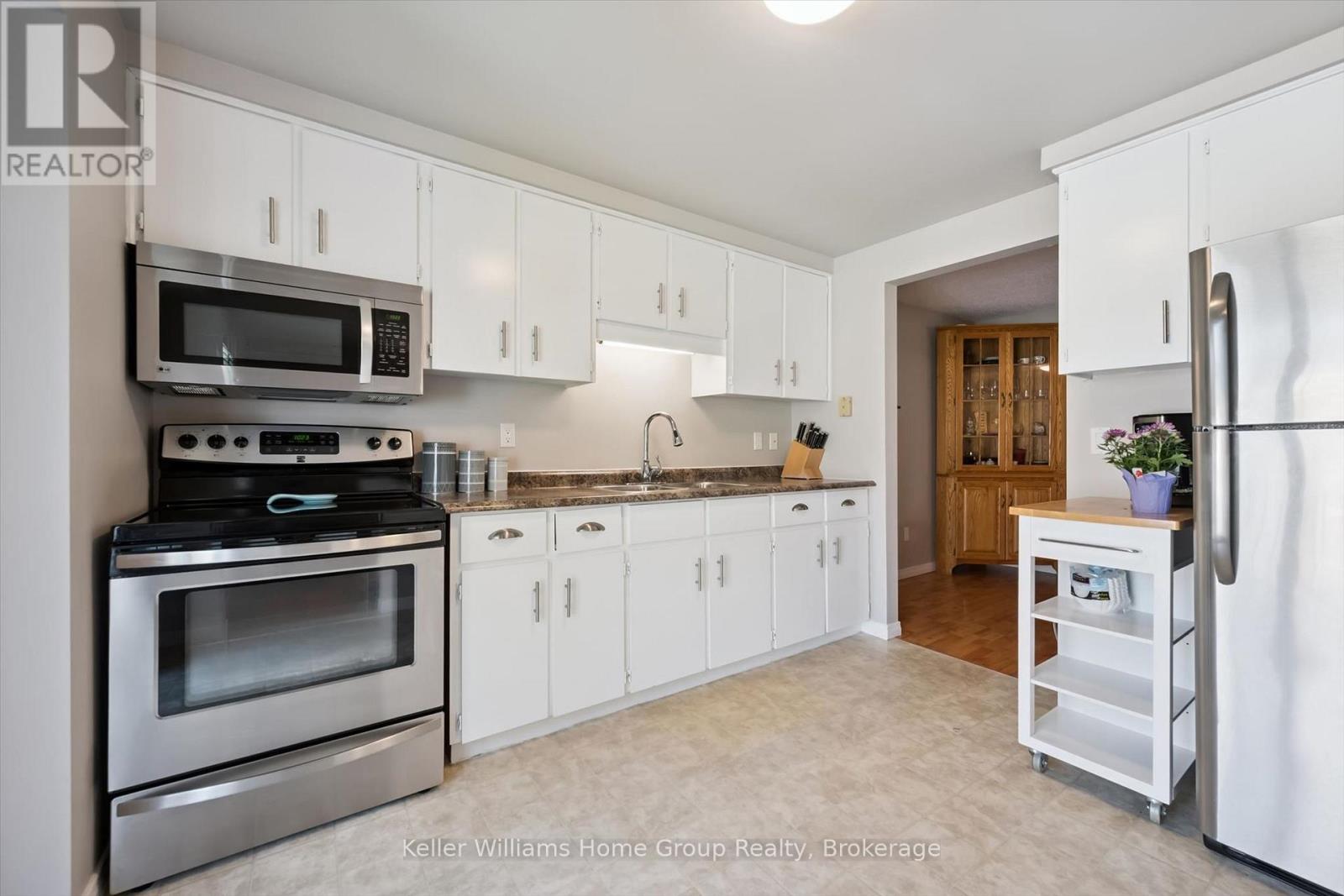 395 STRATHALLAN STREET - 14