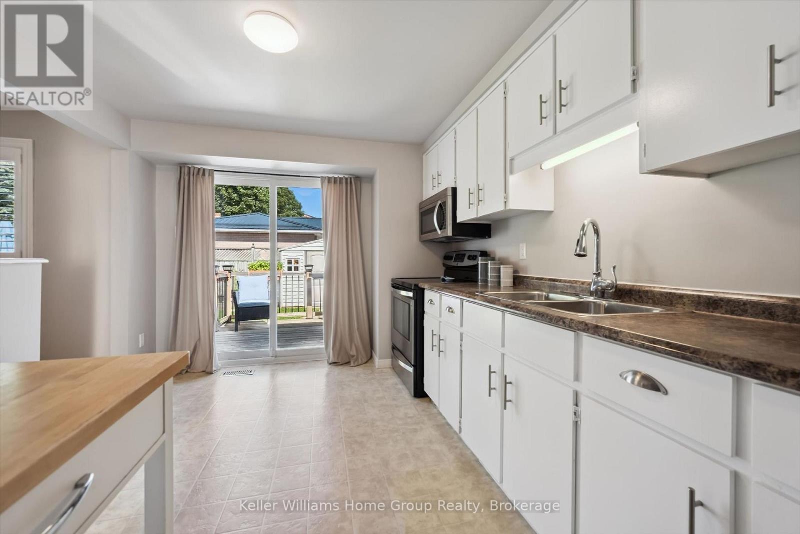 395 STRATHALLAN STREET - 16