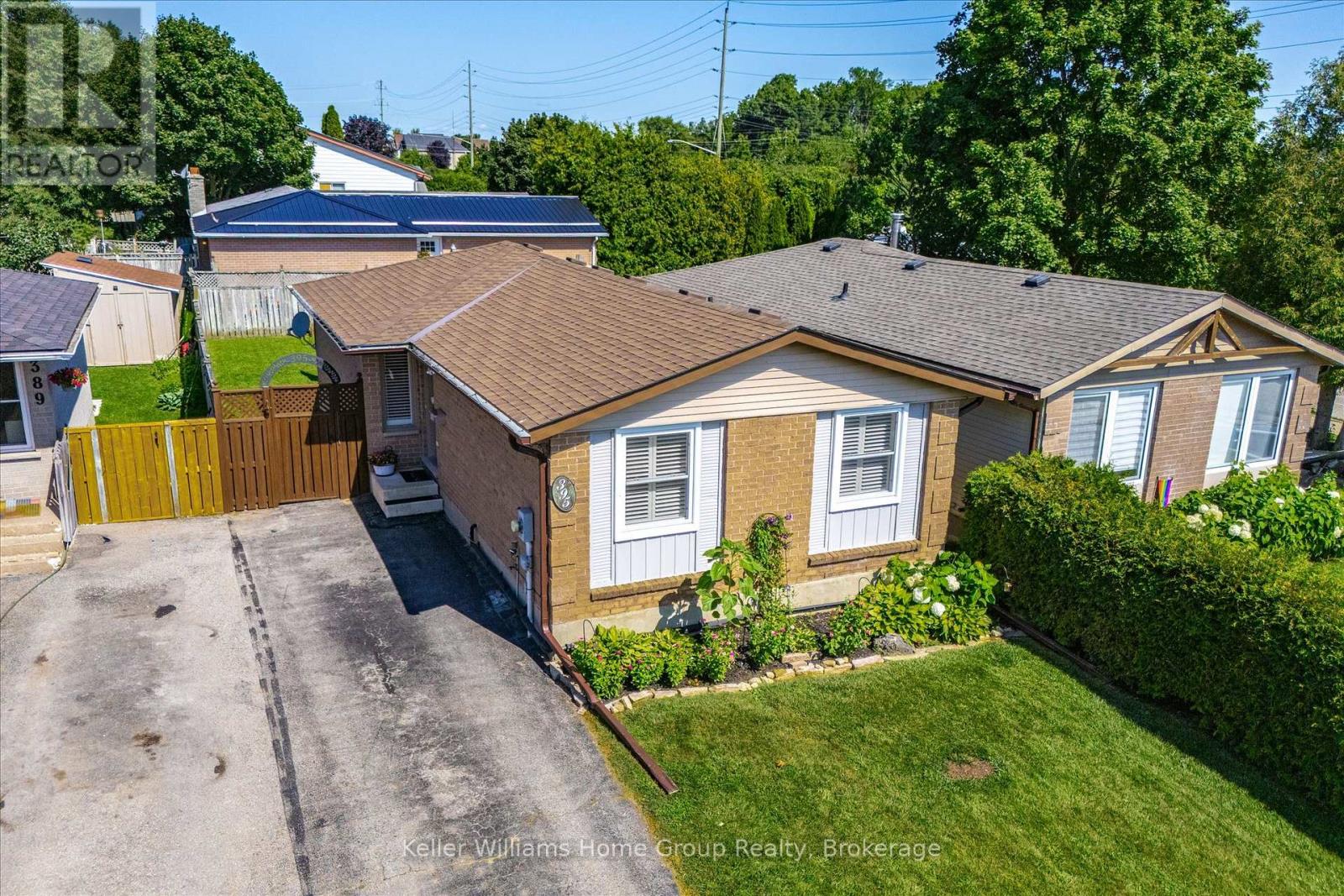 395 STRATHALLAN STREET - 2