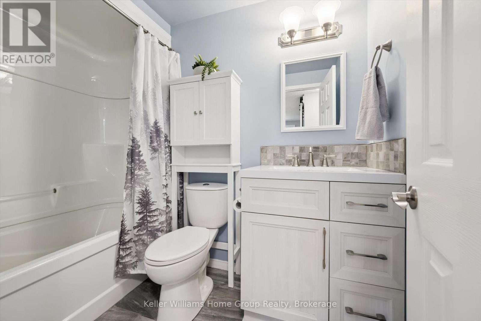 395 STRATHALLAN STREET - 21