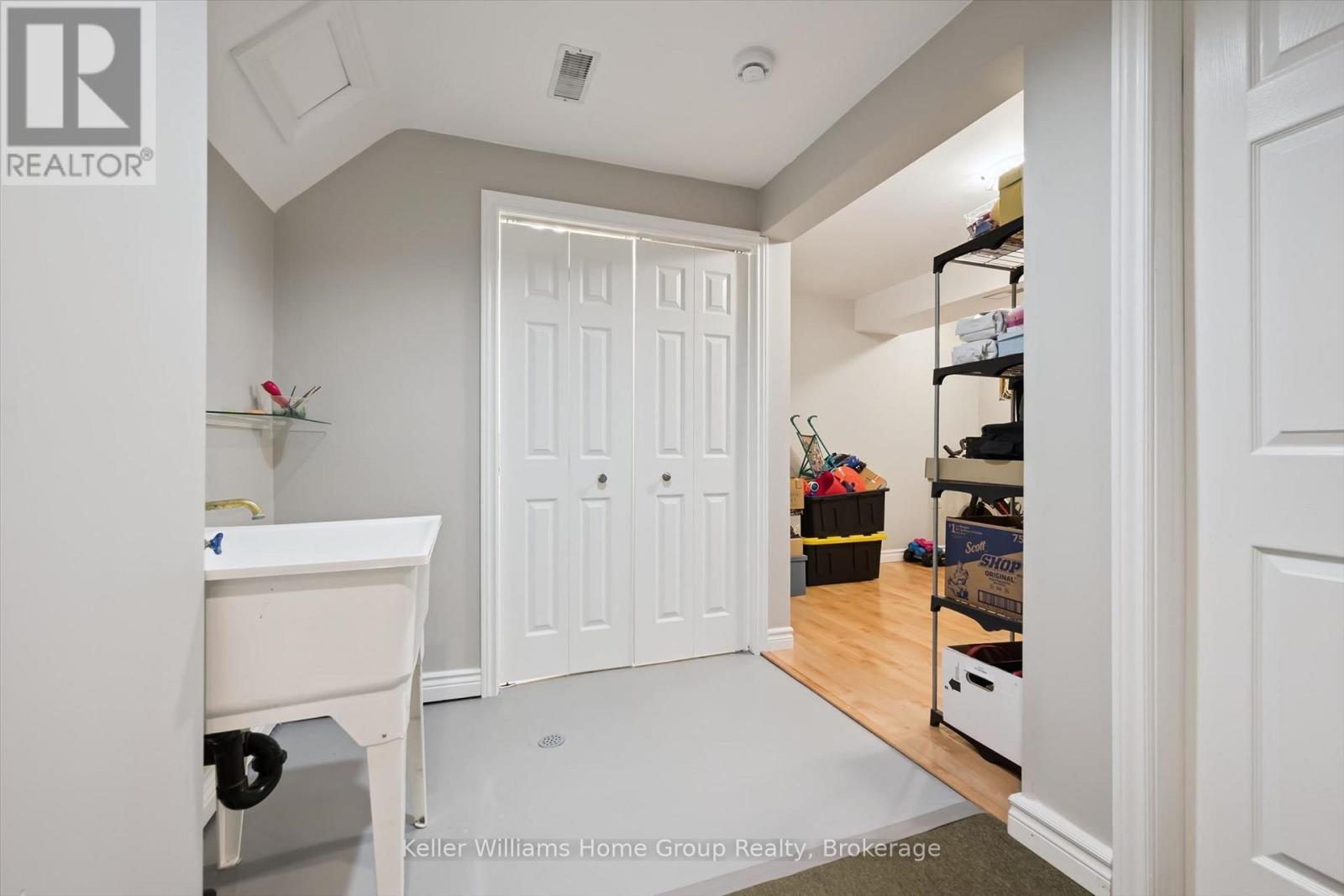 395 STRATHALLAN STREET - 32