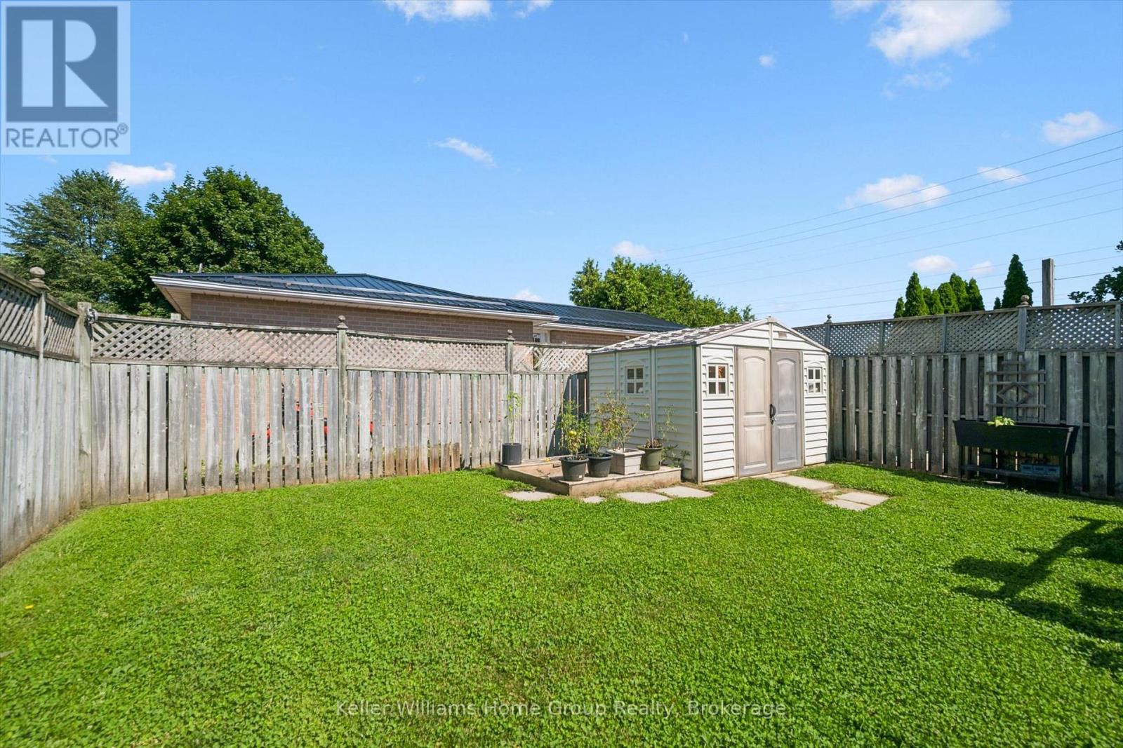 395 STRATHALLAN STREET - 39
