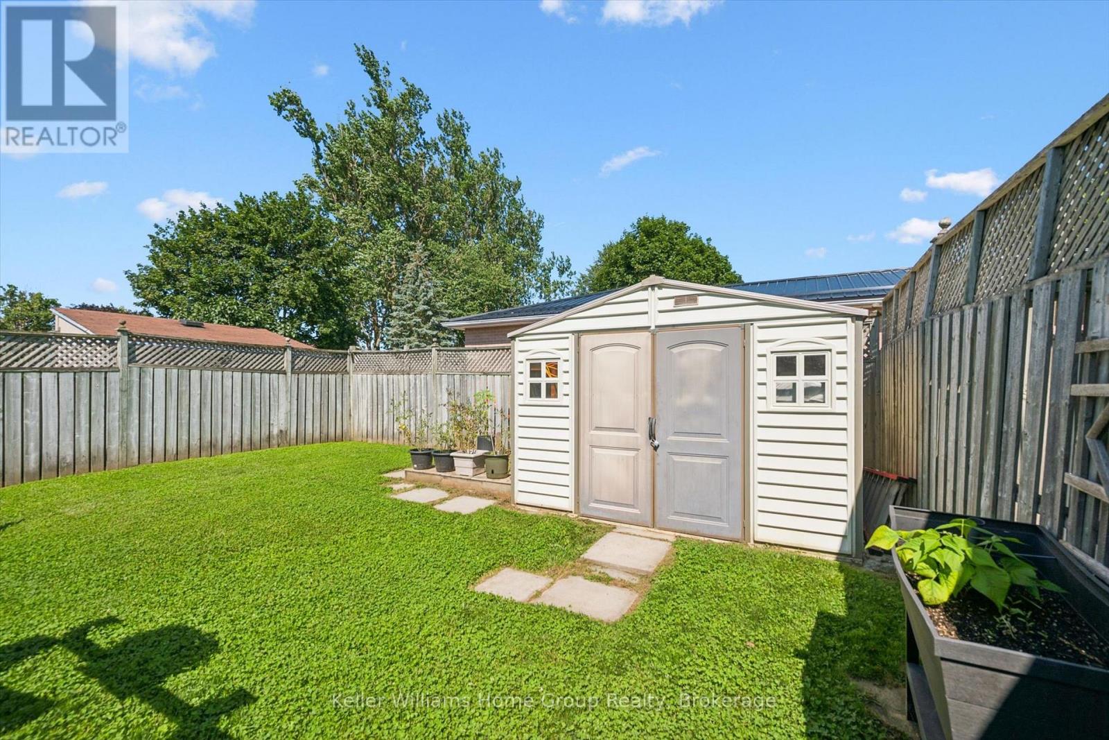 395 STRATHALLAN STREET - 40