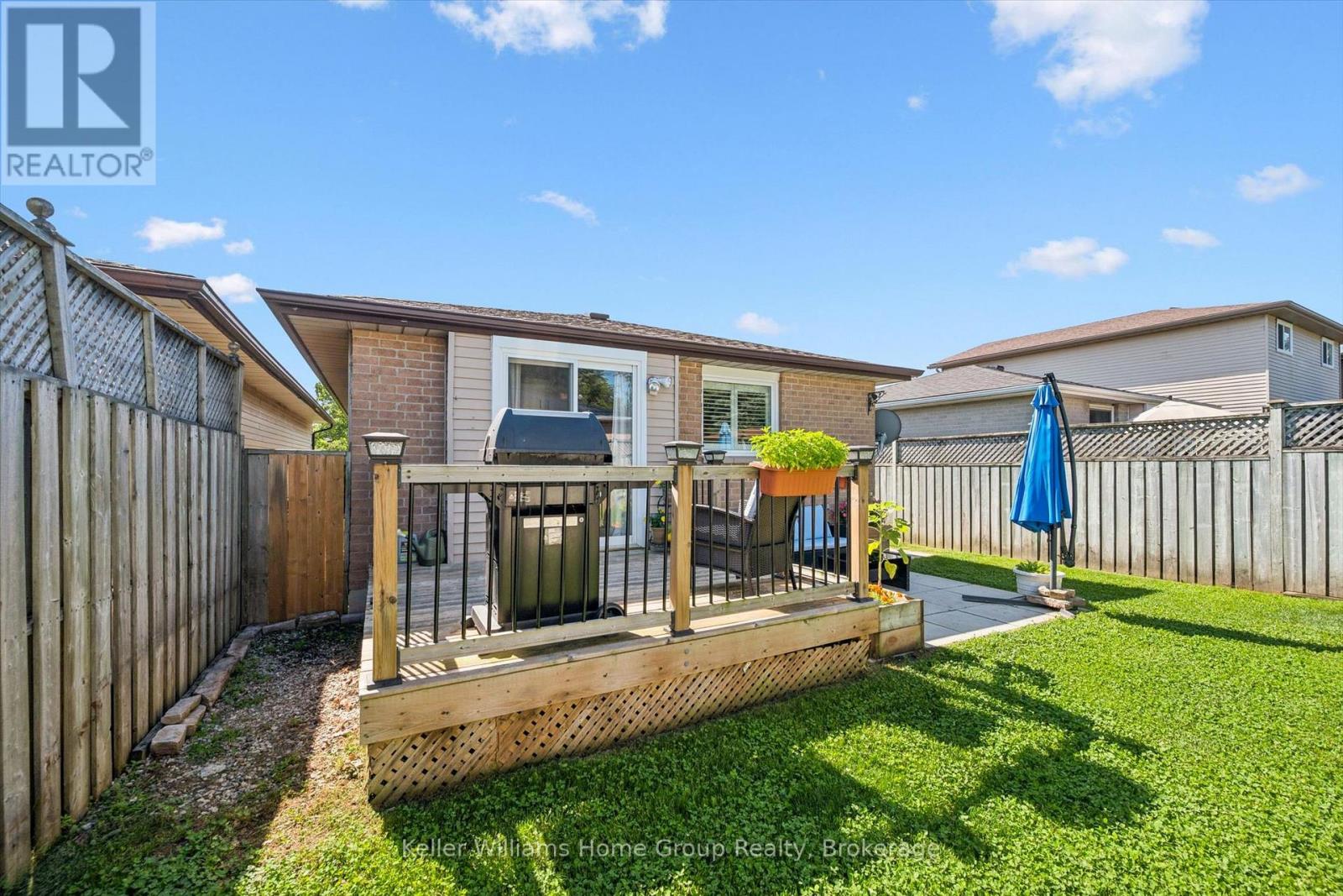 395 STRATHALLAN STREET - 41