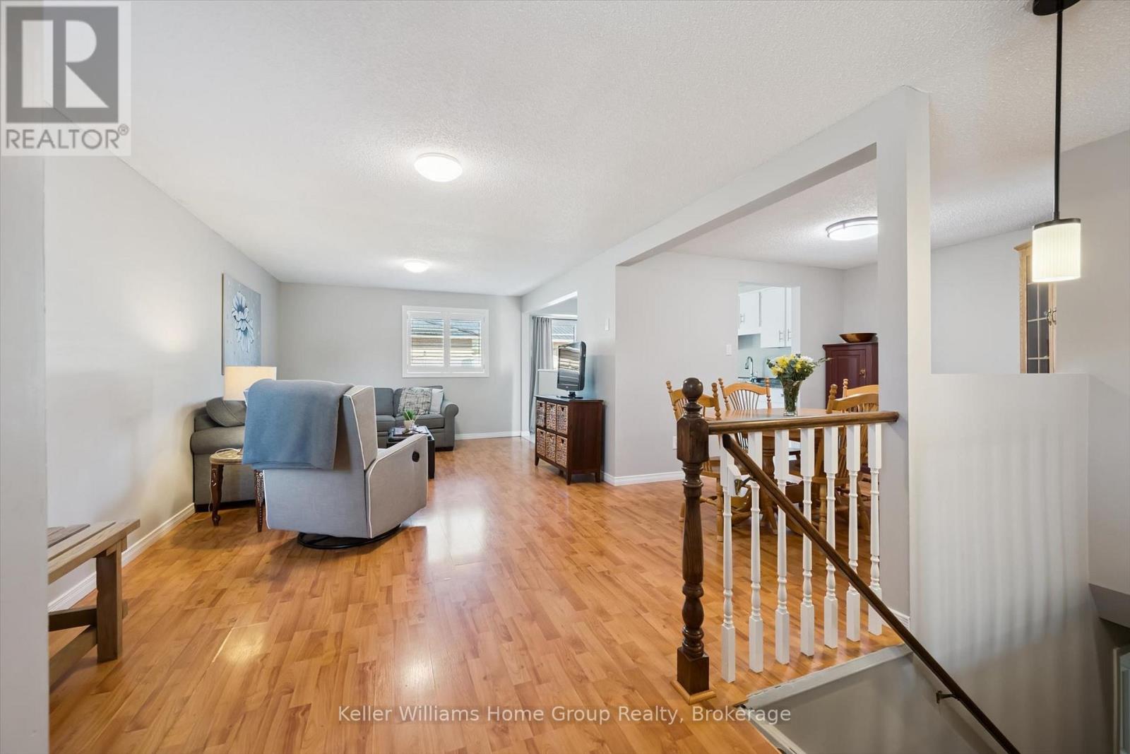 395 STRATHALLAN STREET - 7