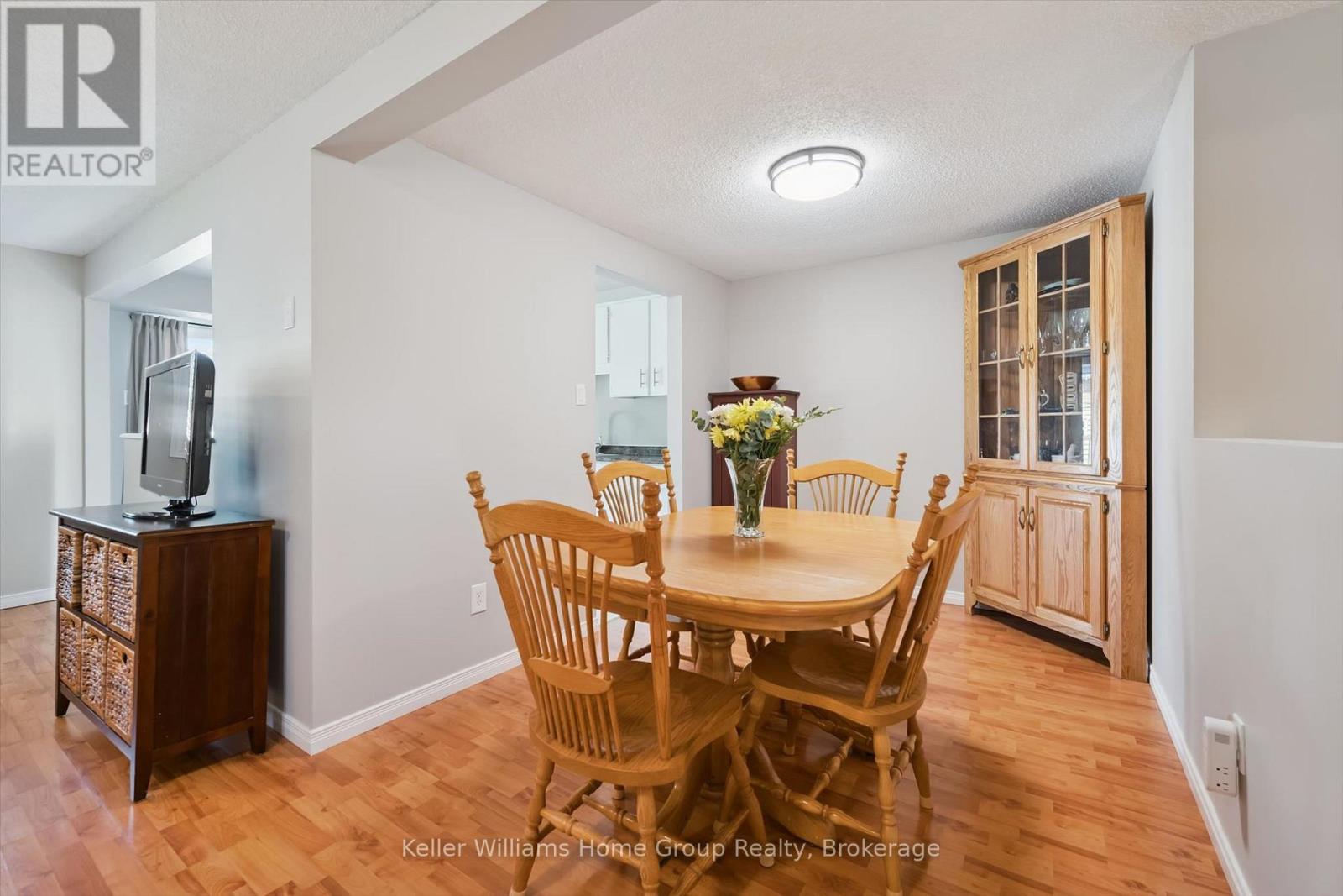 395 STRATHALLAN STREET - 9