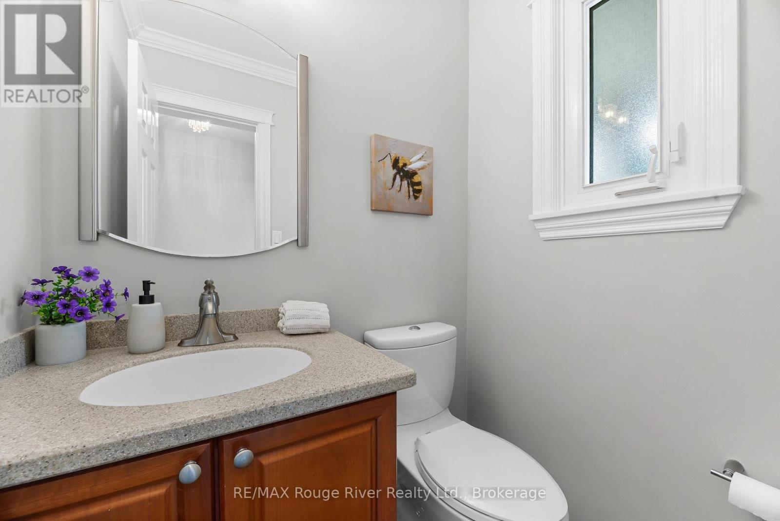 51 LYNDALE CRESCENT - Image 4