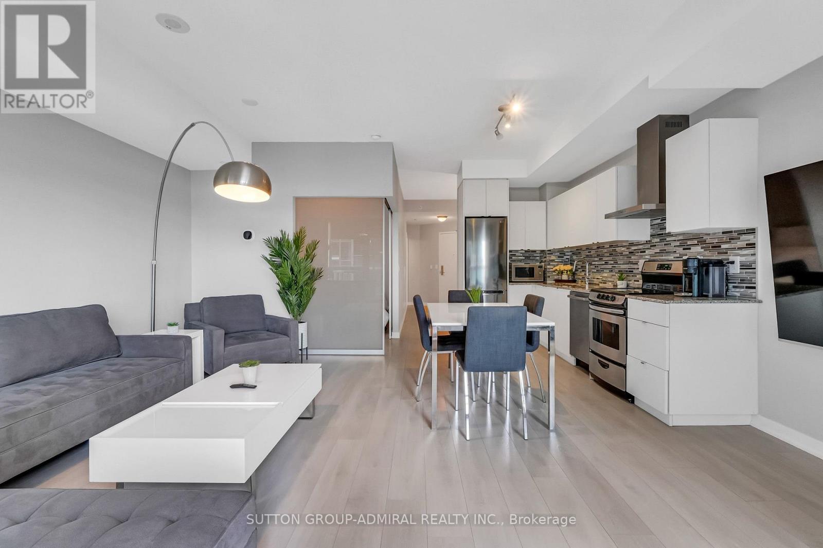 #1315 51 EAST LIBERTY STREET - 14