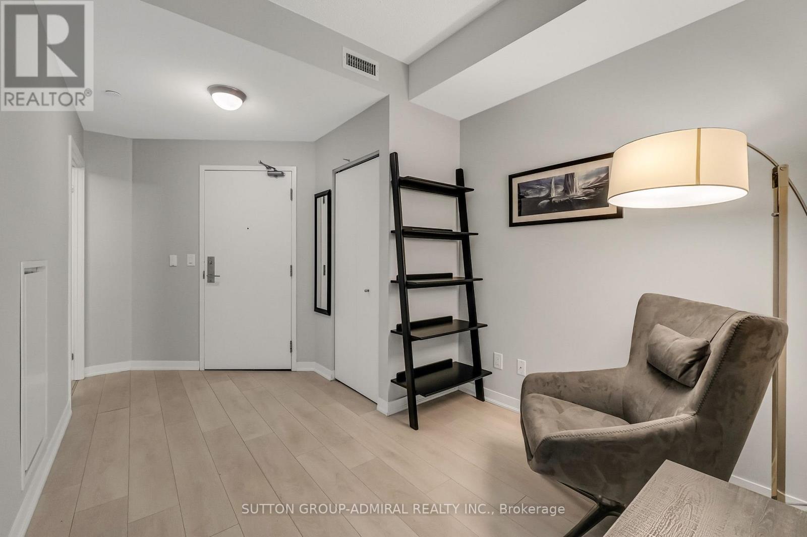 #1315 51 EAST LIBERTY STREET - 3