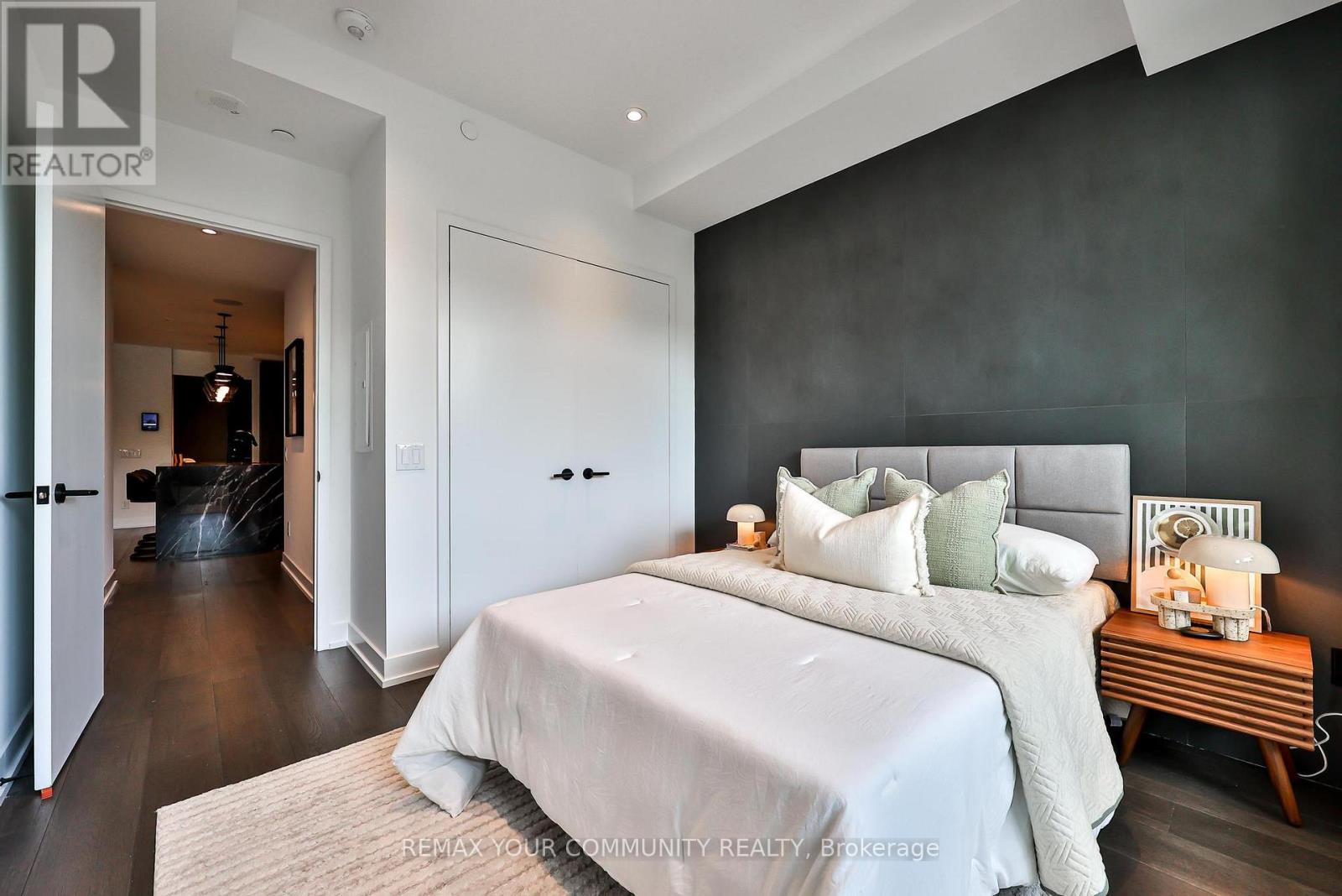 #208 280 HOWLAND AVENUE - Image 27