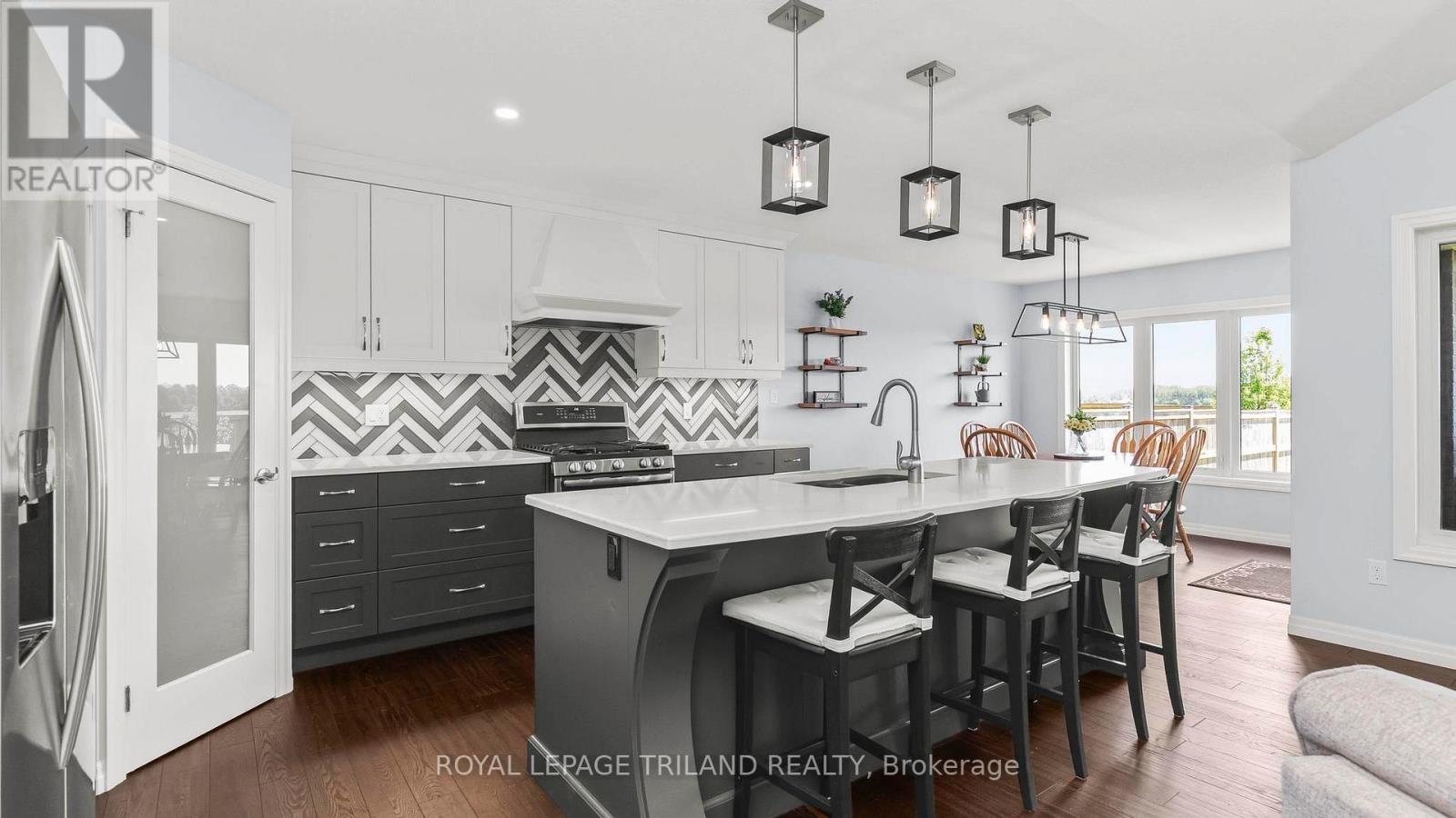 8 MELROSE COURT - 10
