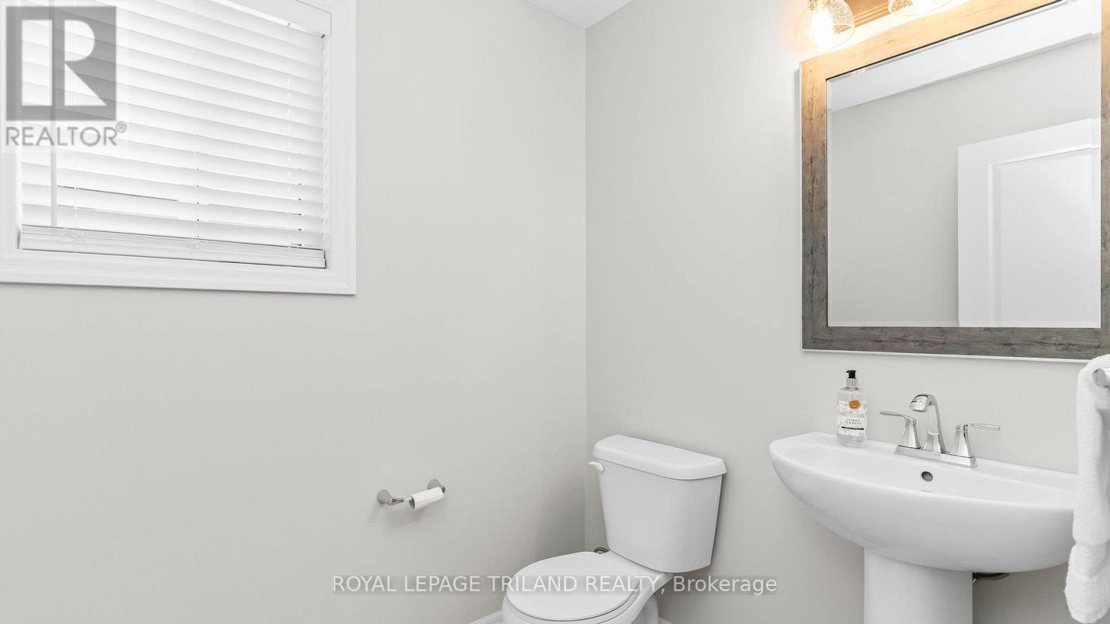8 MELROSE COURT - 16