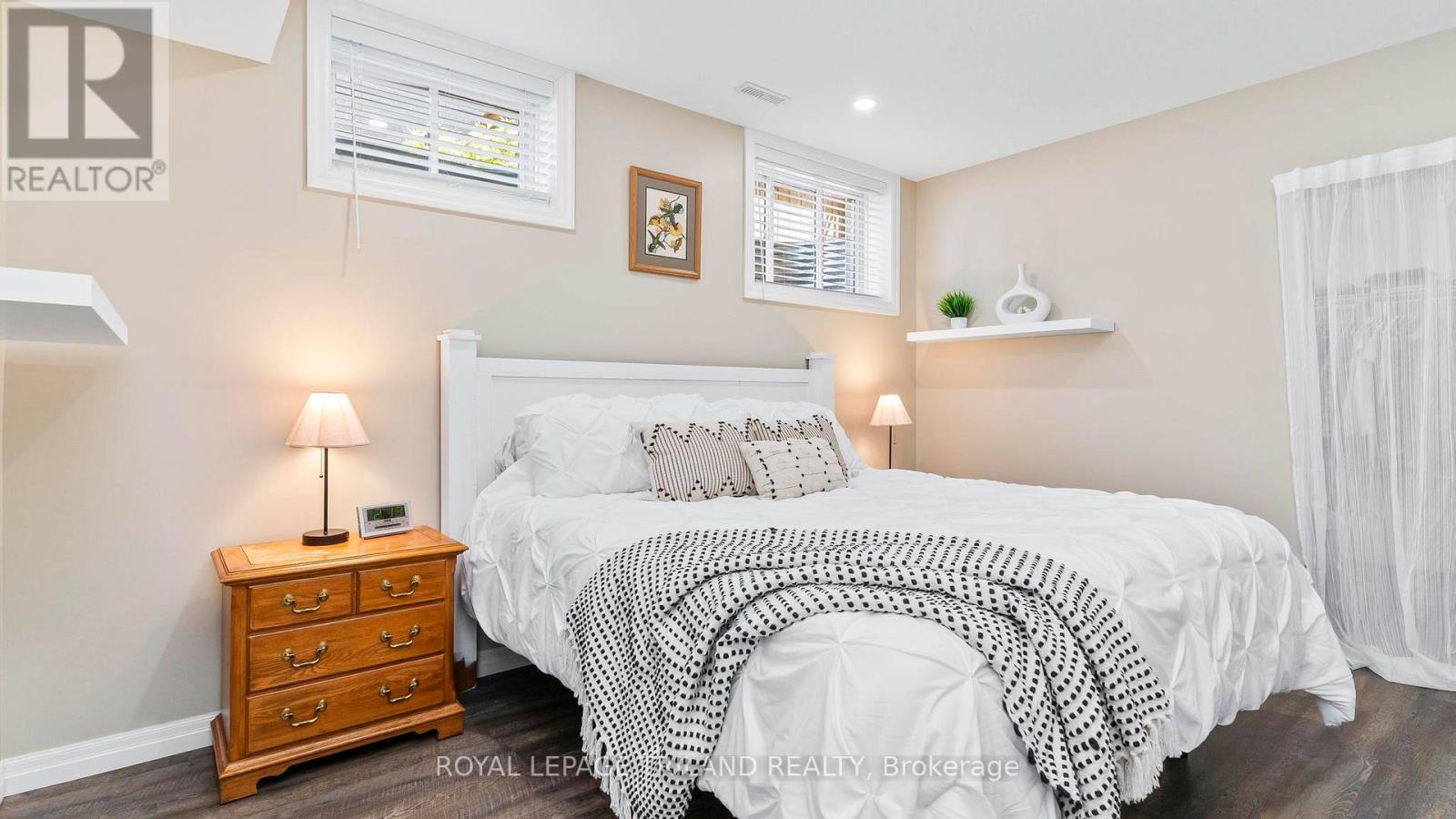 8 MELROSE COURT - 29