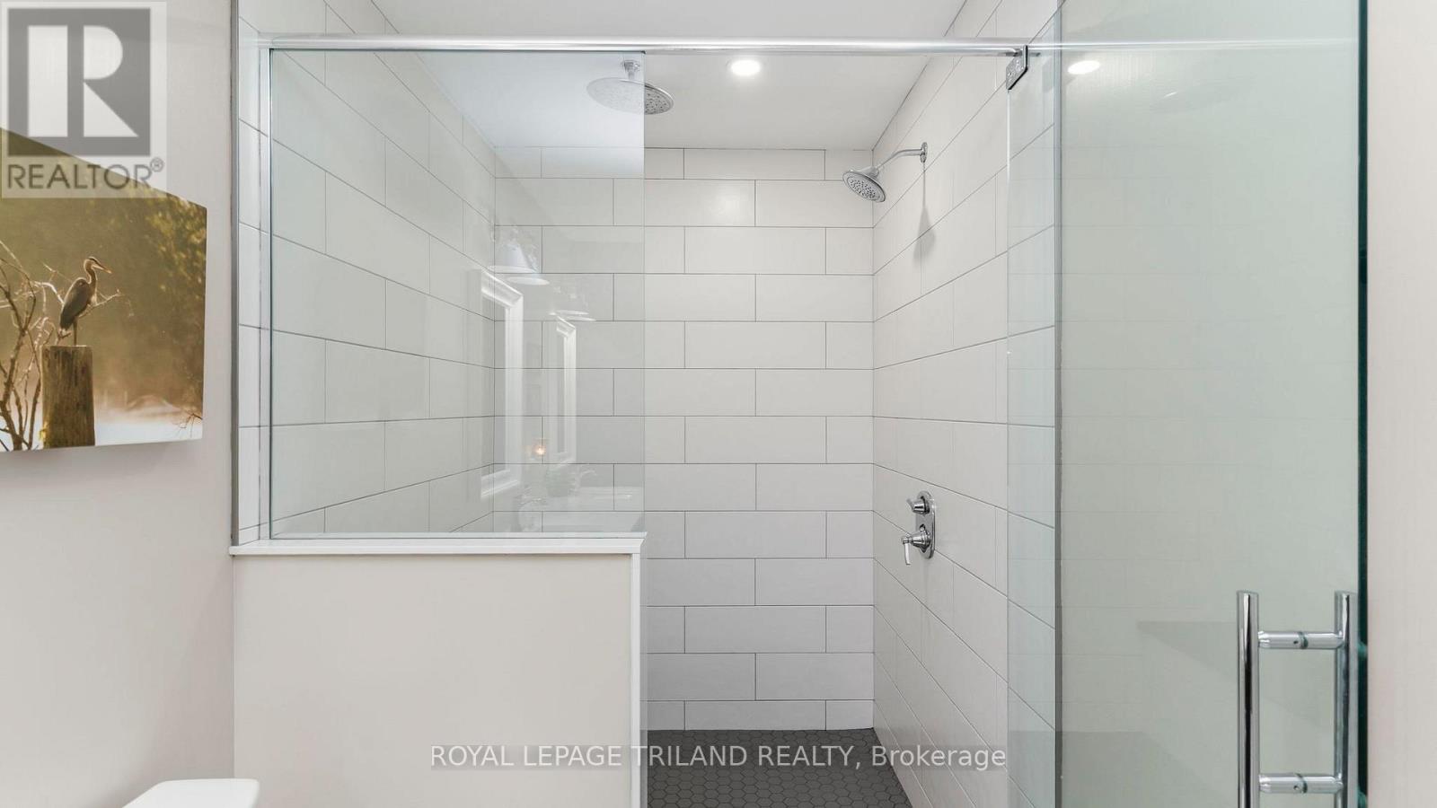 8 MELROSE COURT - 32