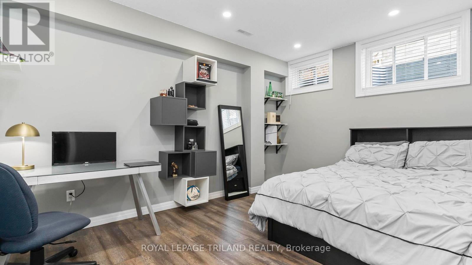 8 MELROSE COURT - 33