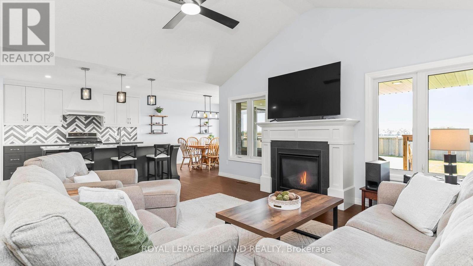 8 MELROSE COURT - 6