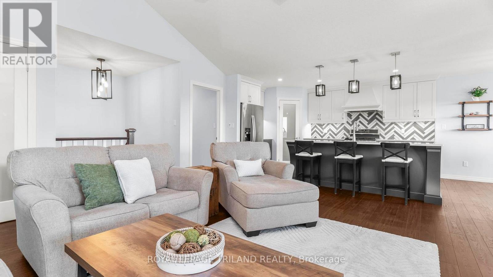 8 MELROSE COURT - 9