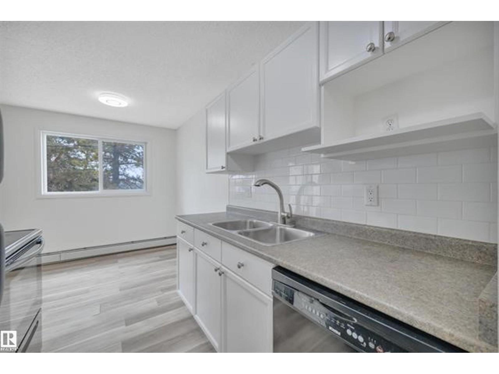 #10 4616 47 ST - 15