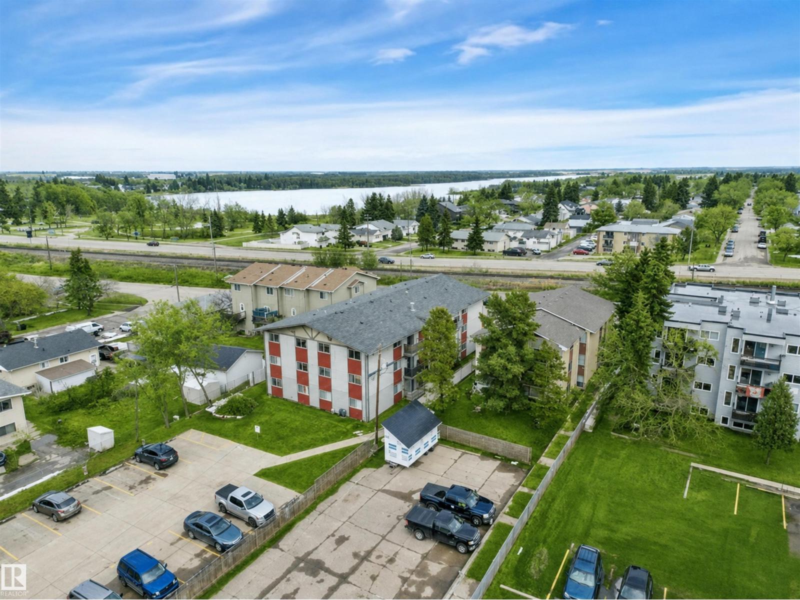 #10 4616 47 ST - 45