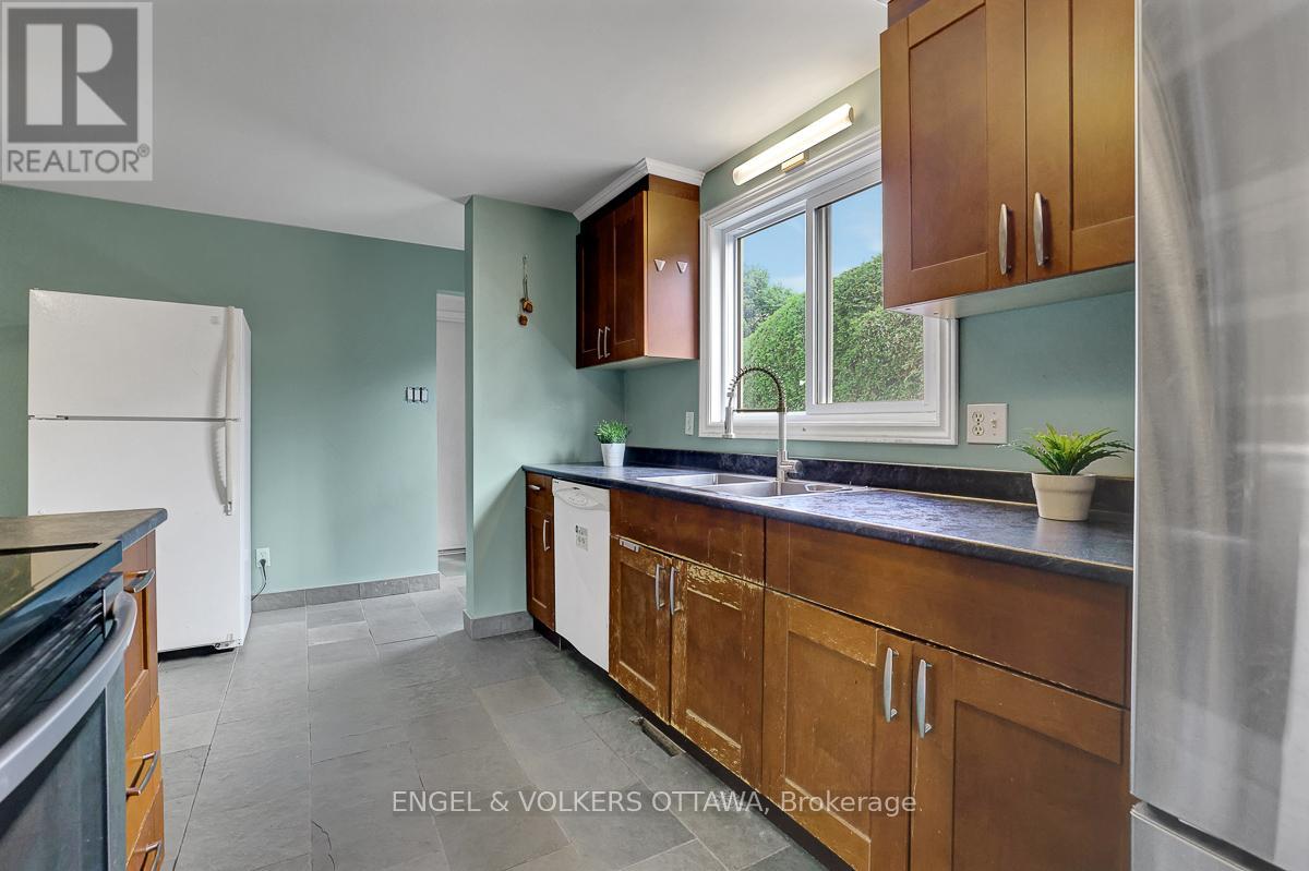 3 Bed, 3 Bath House for Sale in Ottawa – 1844 PRESTWICK DRIVE, Ottawa – MLS# X13621986 - Image 16
