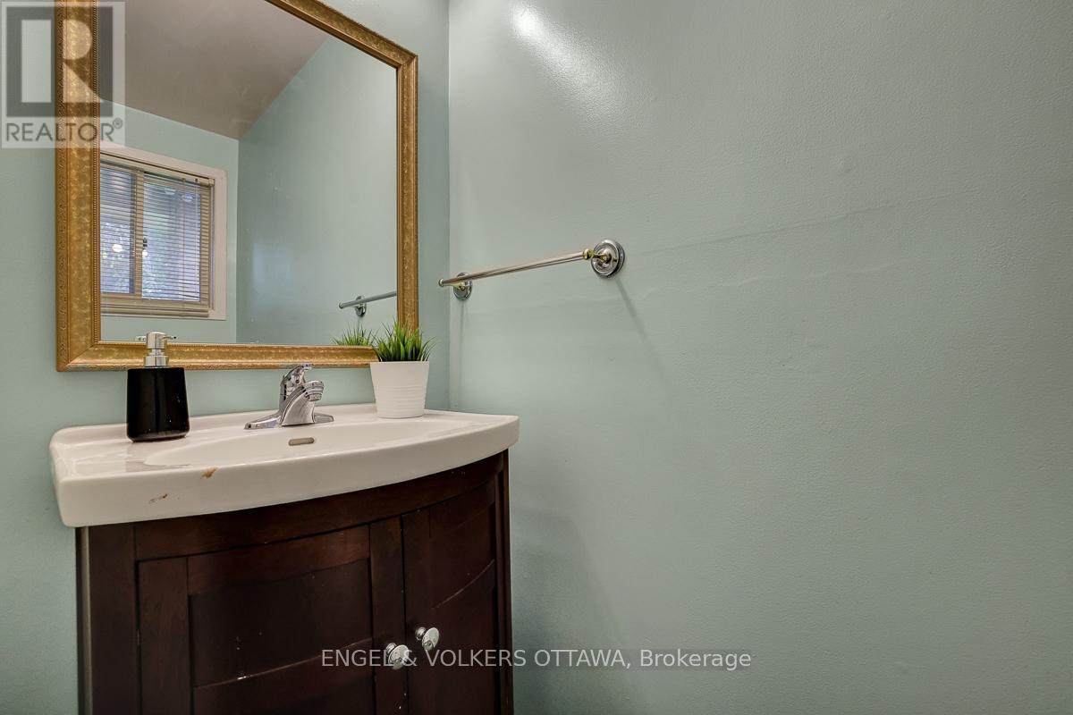 3 Bed, 3 Bath House for Sale in Ottawa – 1844 PRESTWICK DRIVE, Ottawa – MLS# X13621986 - Image 23