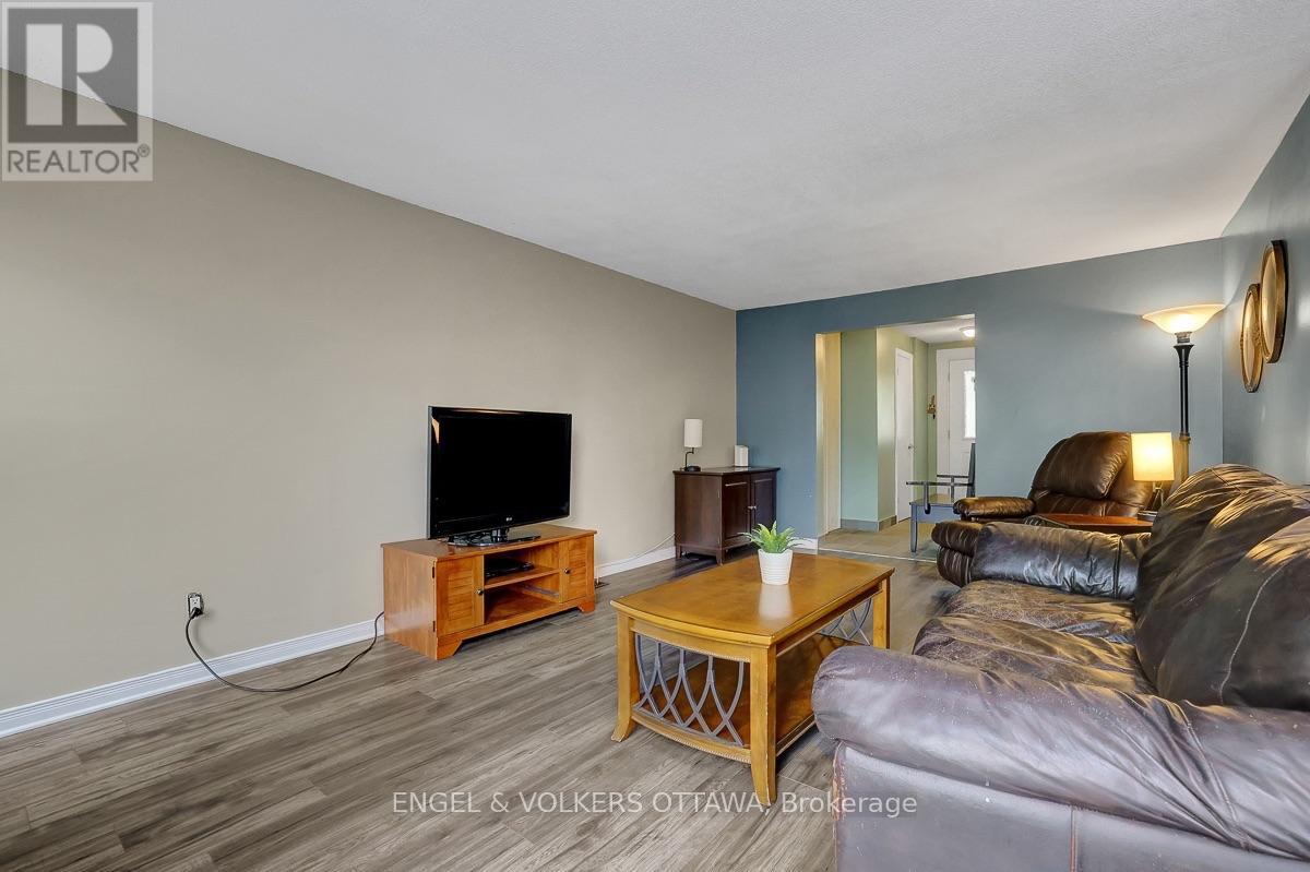 3 Bed, 3 Bath House for Sale in Ottawa – 1844 PRESTWICK DRIVE, Ottawa – MLS# X13621986 - Image 9