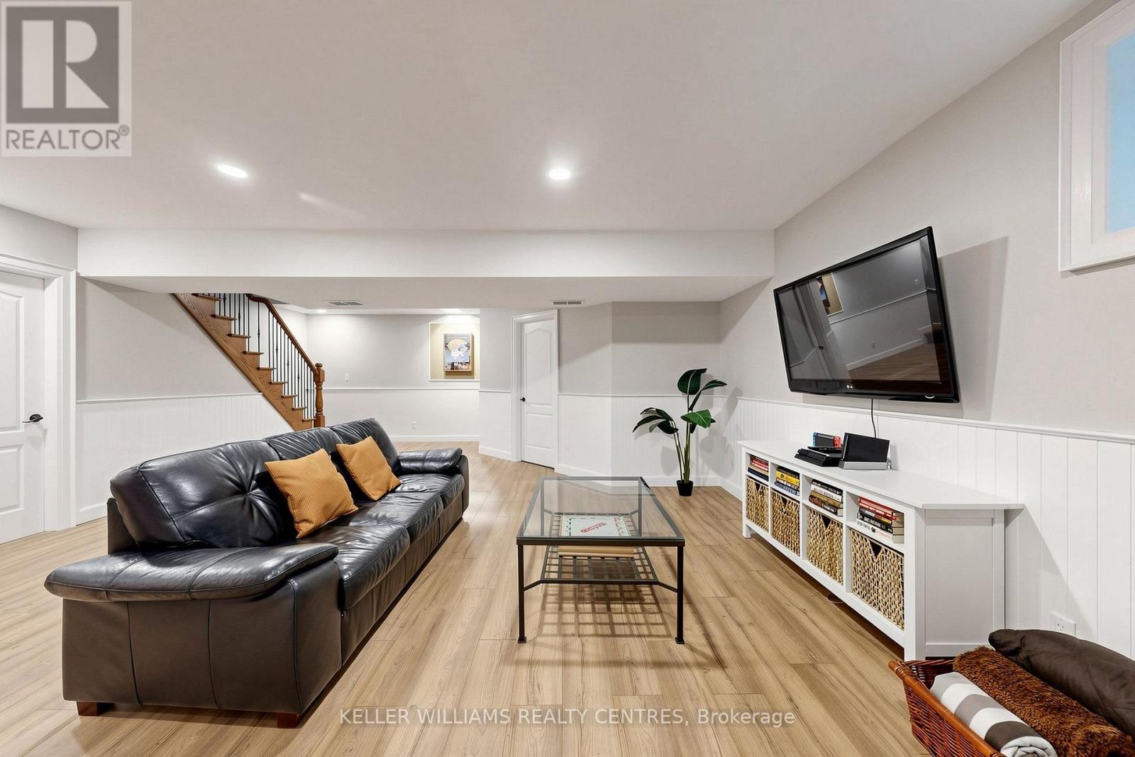 54 DOROTHY AVENUE - 24
