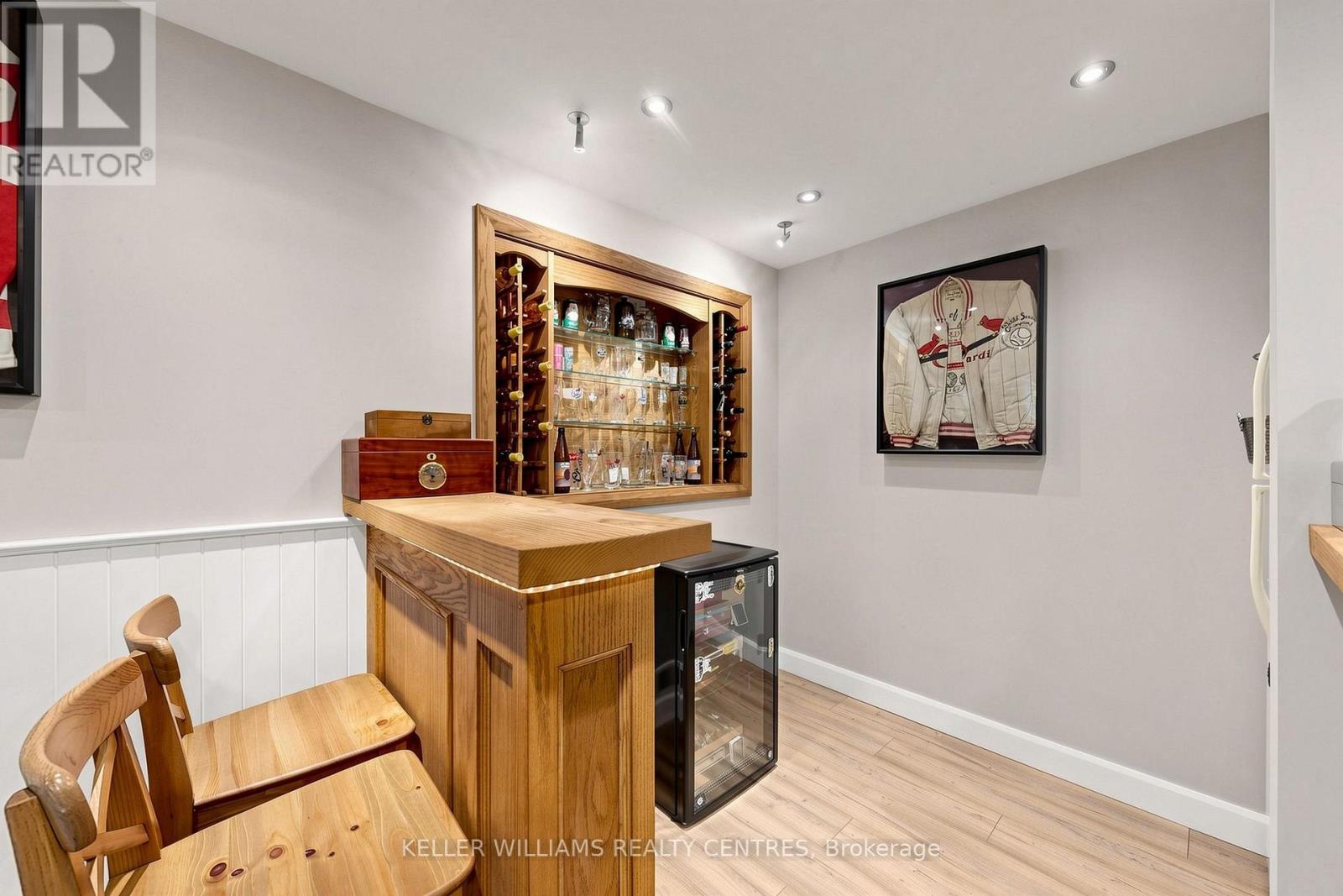 54 DOROTHY AVENUE - 27