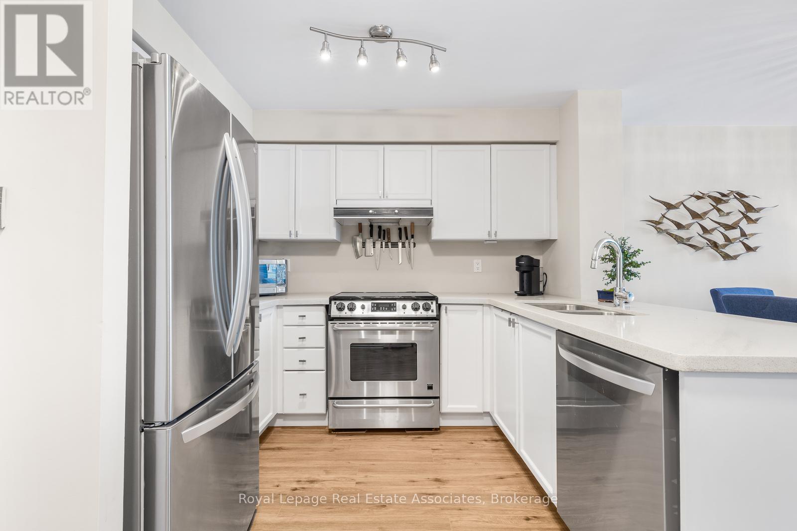 #PH7 2565 ERIN CENTRE BOULEVARD - 8