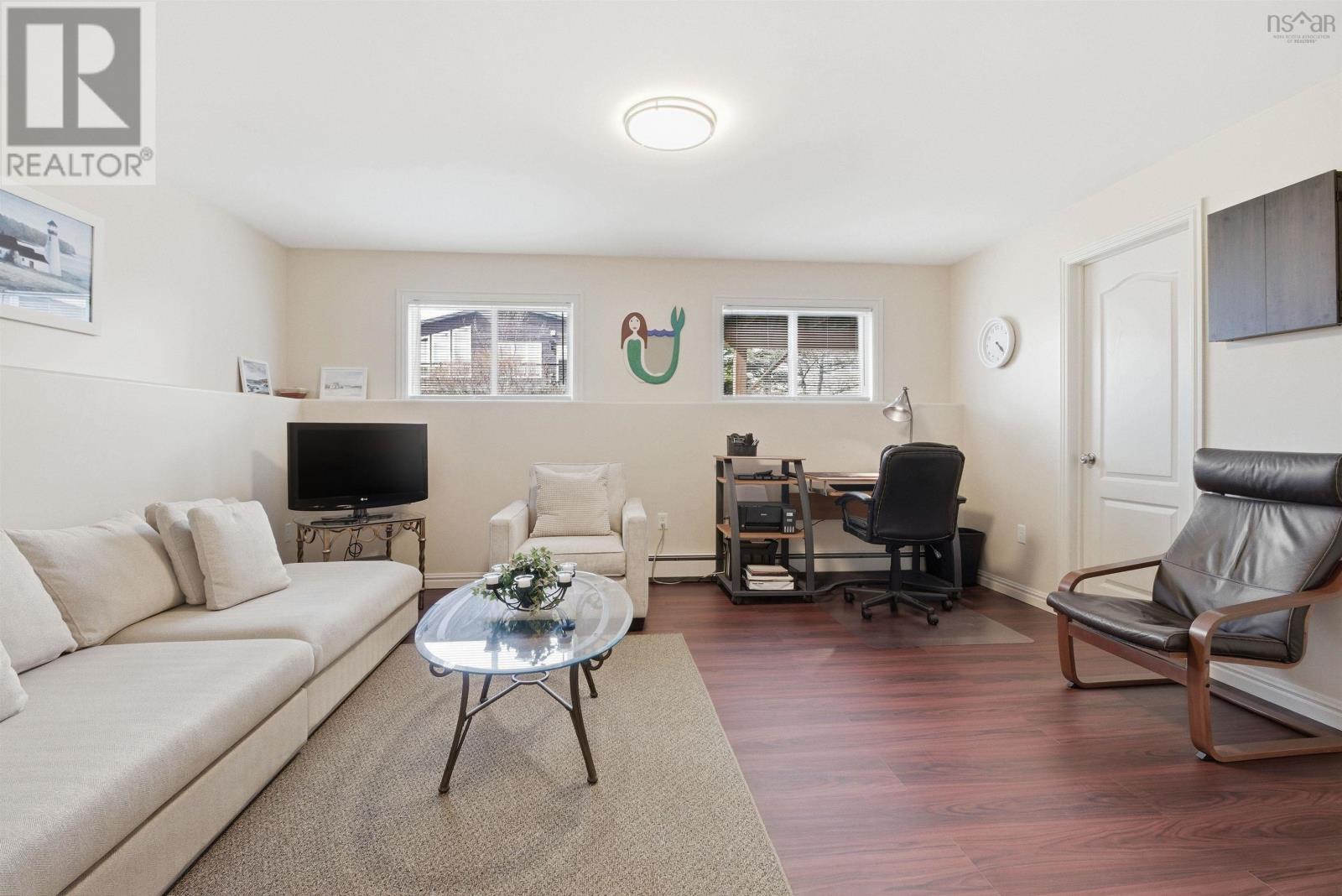 43 Fathom Court - 35