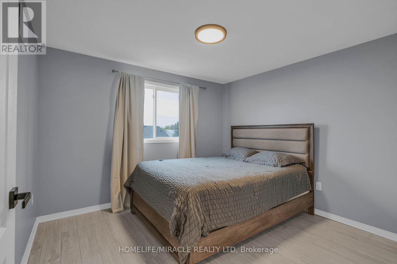 572 SIMON STREET - 16
