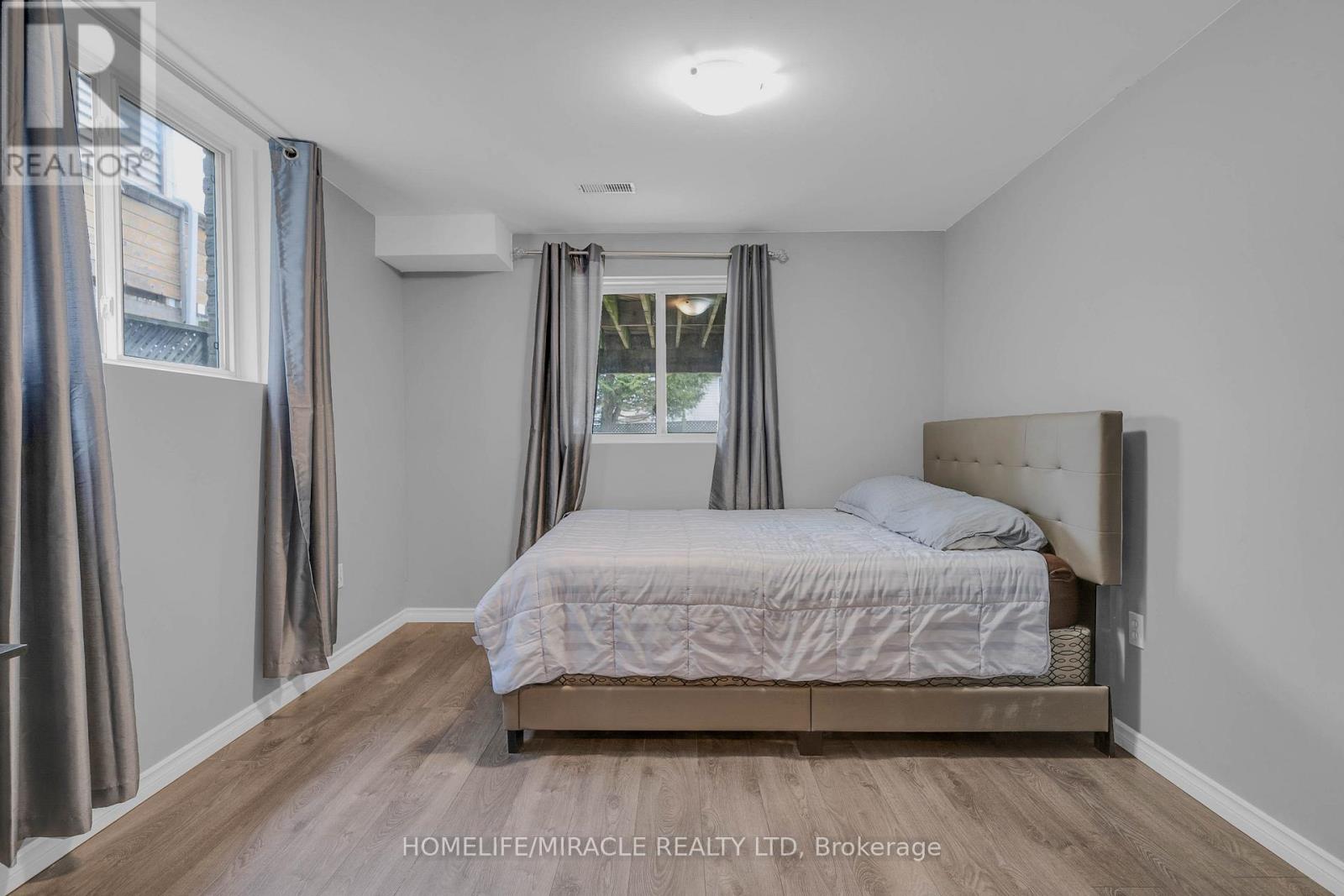 572 SIMON STREET - 17