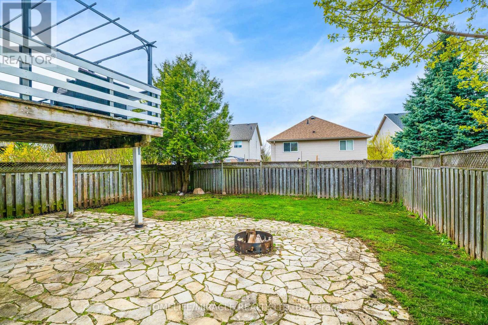 572 SIMON STREET - 22
