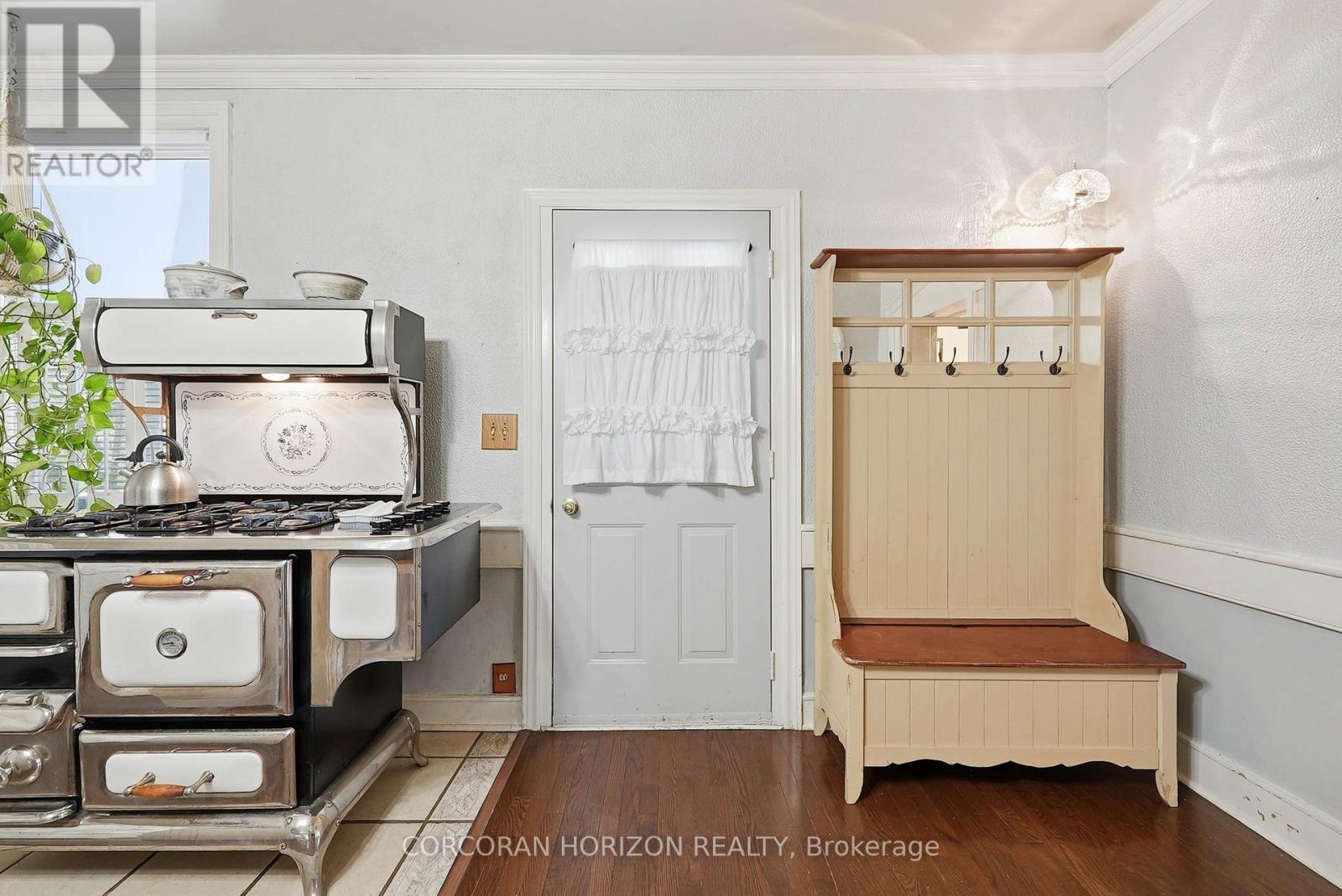 153 MONTROSE STREET N - Image 12