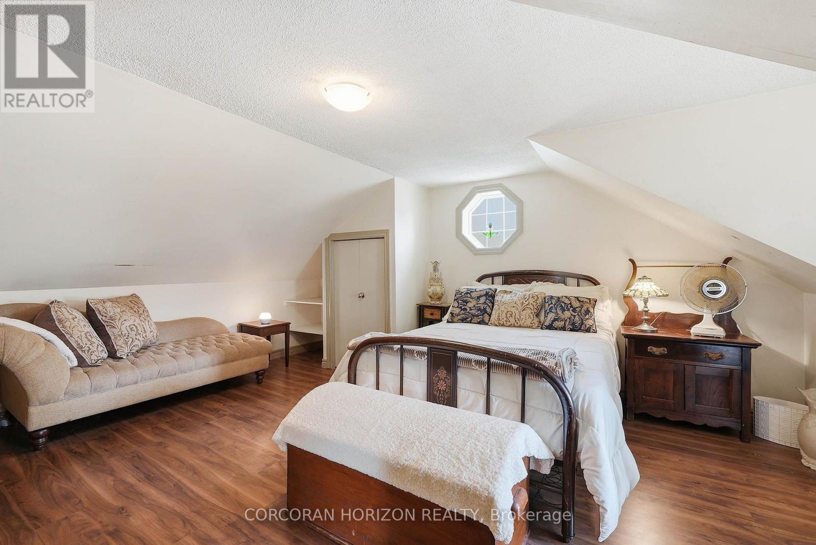 153 MONTROSE STREET N - 21
