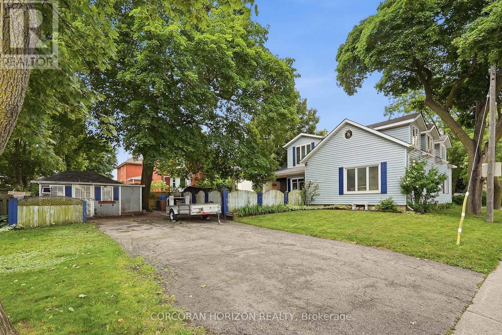 153 MONTROSE STREET N - 3