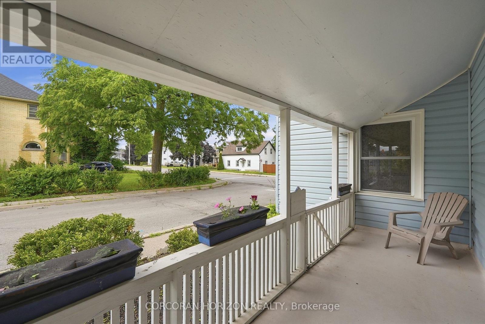 153 MONTROSE STREET N - 5