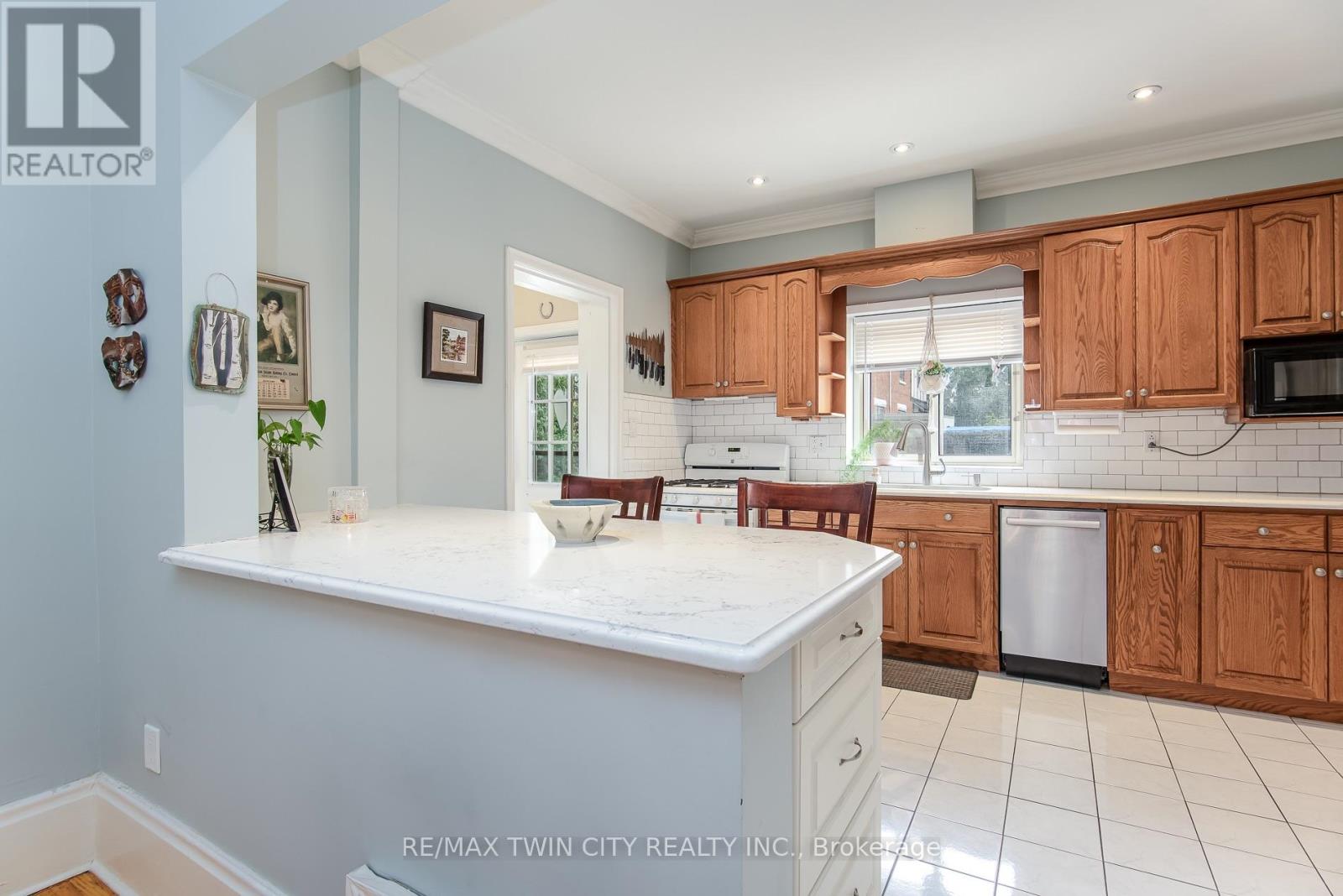 32 SAMUEL STREET - Image 13