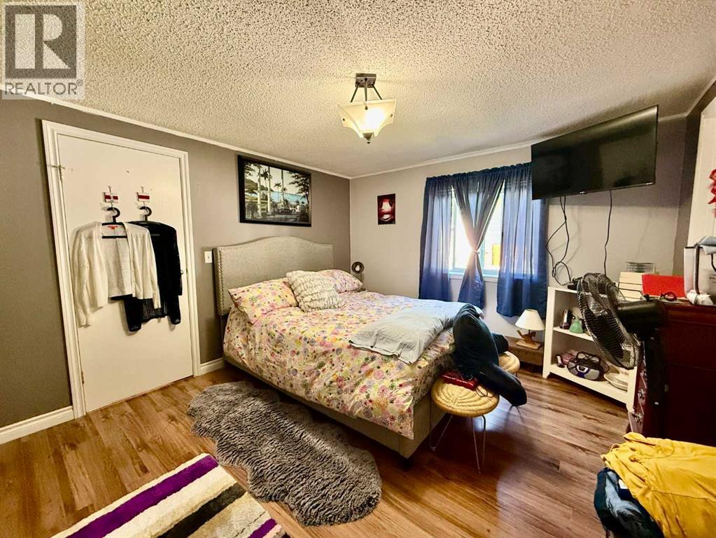 4024 51 Avenue - 11