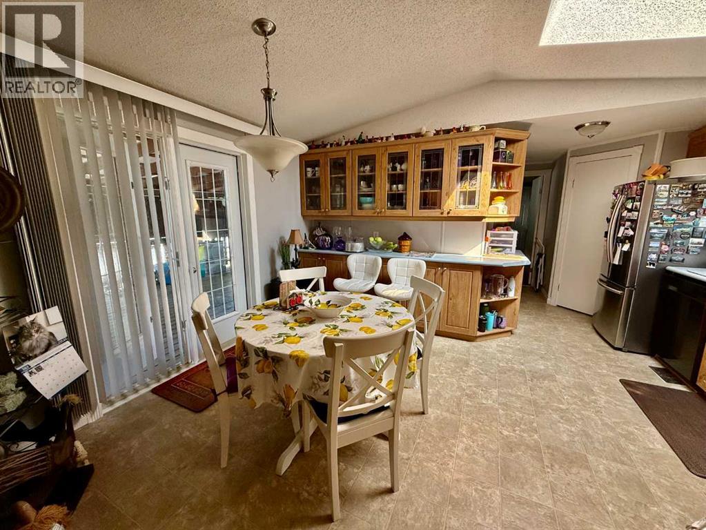 4024 51 Avenue - 6