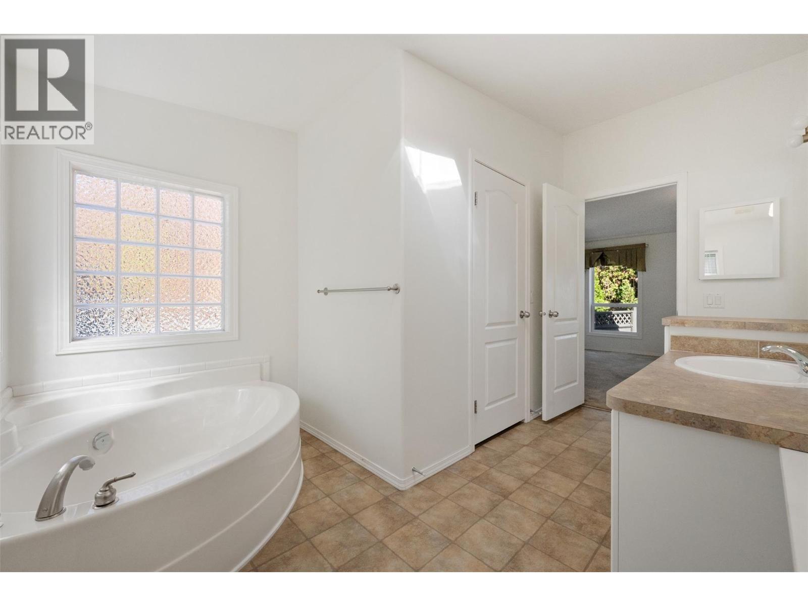 #37 197 Dauphin Avenue - 23