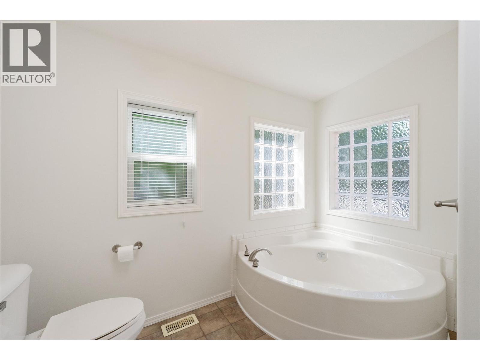 #37 197 Dauphin Avenue - 22