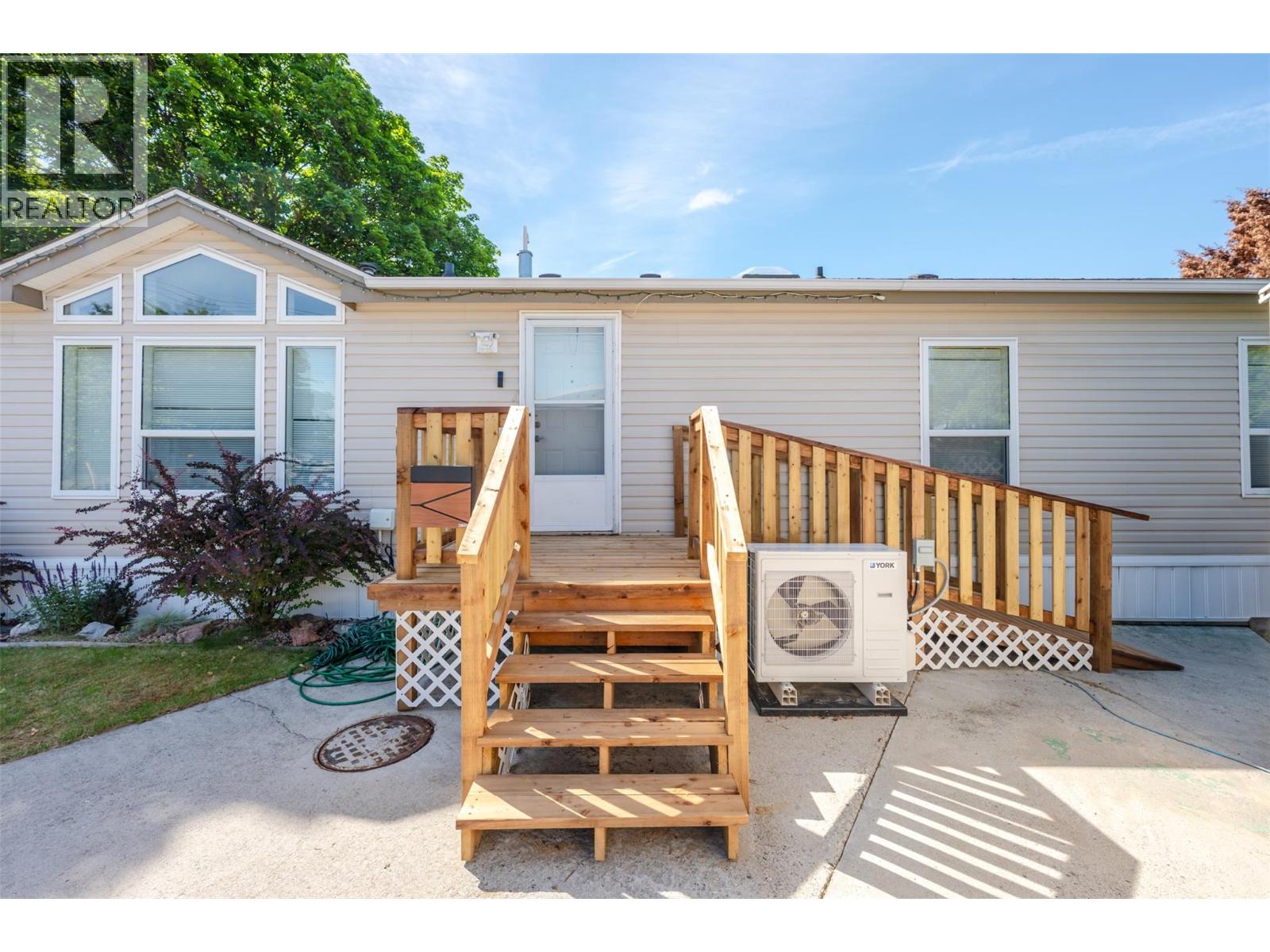 #37 197 Dauphin Avenue - 11