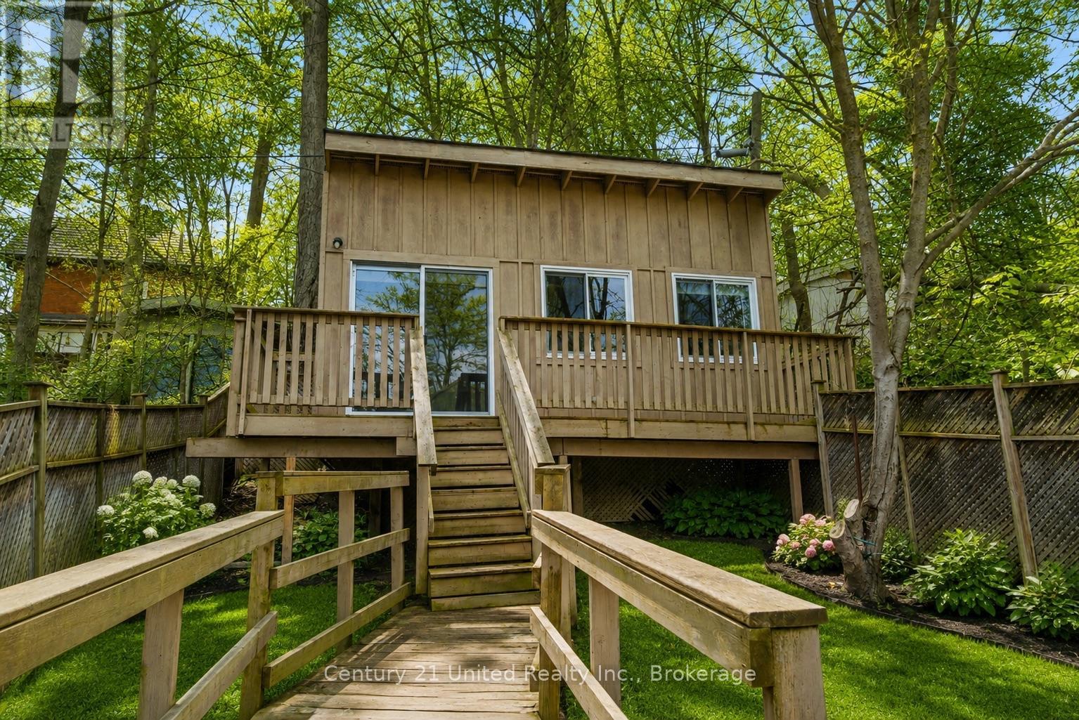 575 BETHUNE STREET - 4
