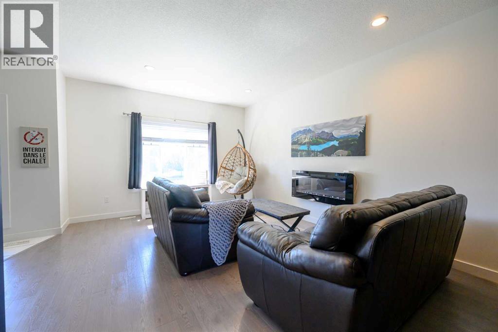 8718 72 Avenue - 9