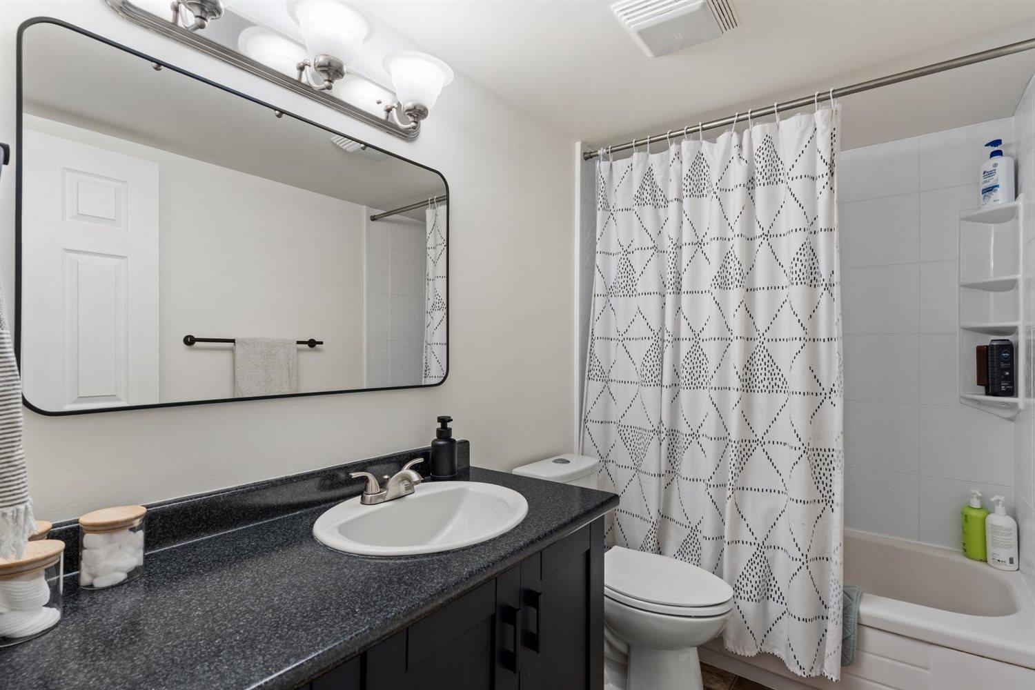 4 33293 E BOURQUIN CRESCENT, Abbotsford